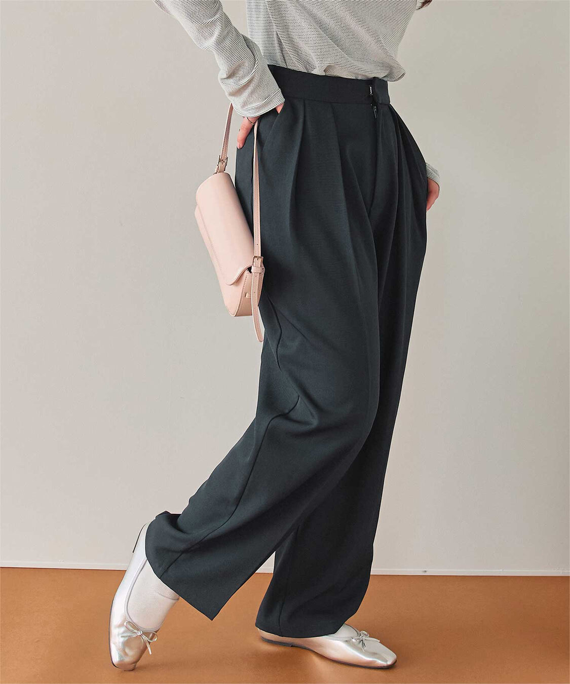 titivate「インタックセンタープレスワイドパンツ」|スラックス|
