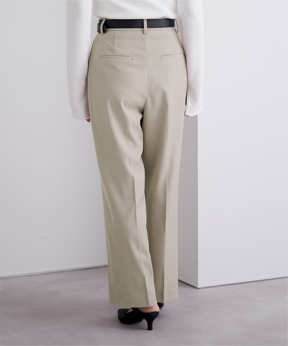 ur's「ピンタックセンタープレスワイドパンツ」|スラックス|