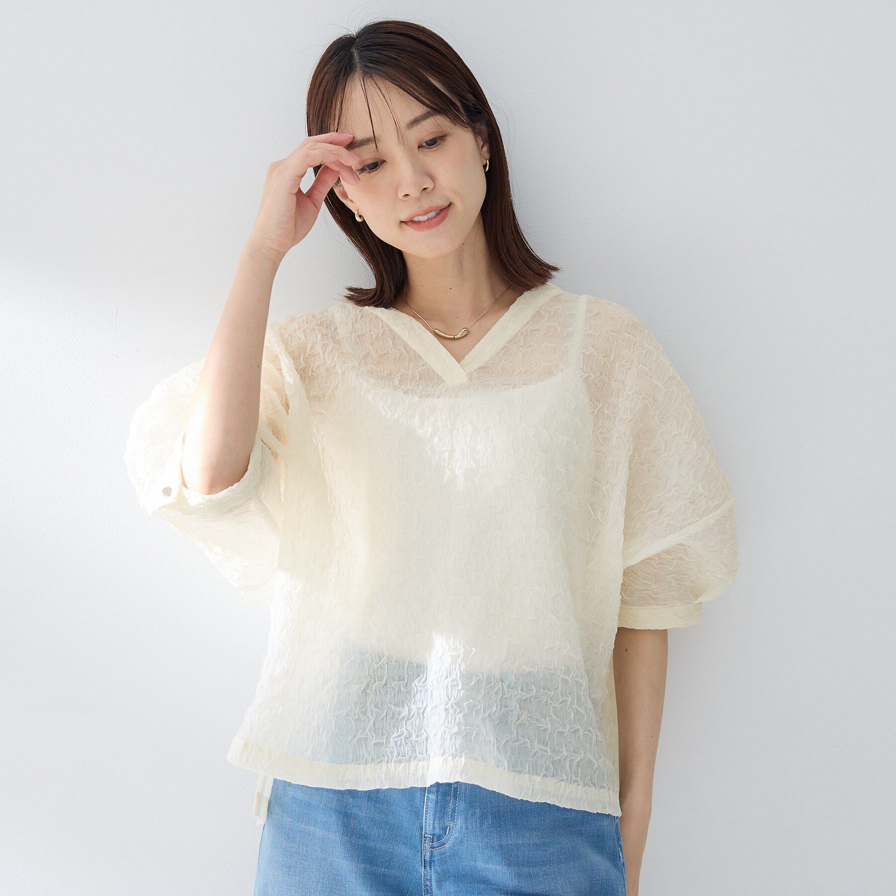 UNTITLED「【洗える】シアーVネックブラウス」|シャツ・ブラウス|