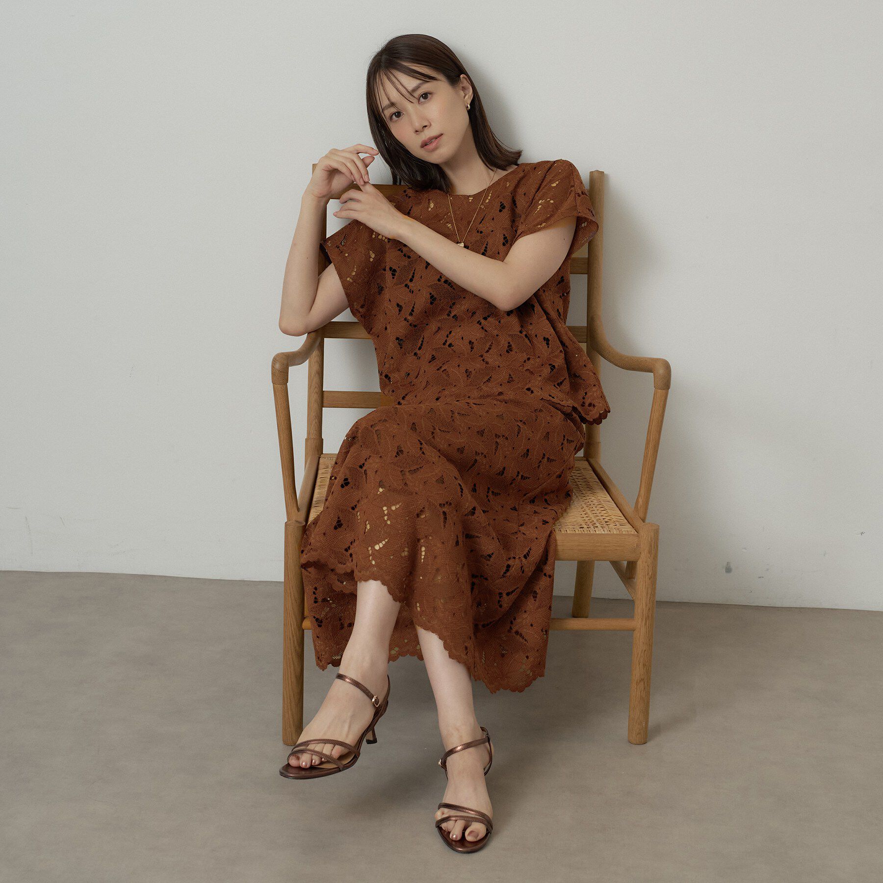 UNTITLED「【セットアップ可/品のある透け感】リーフレースブラウス」|シャツ・ブラウス|