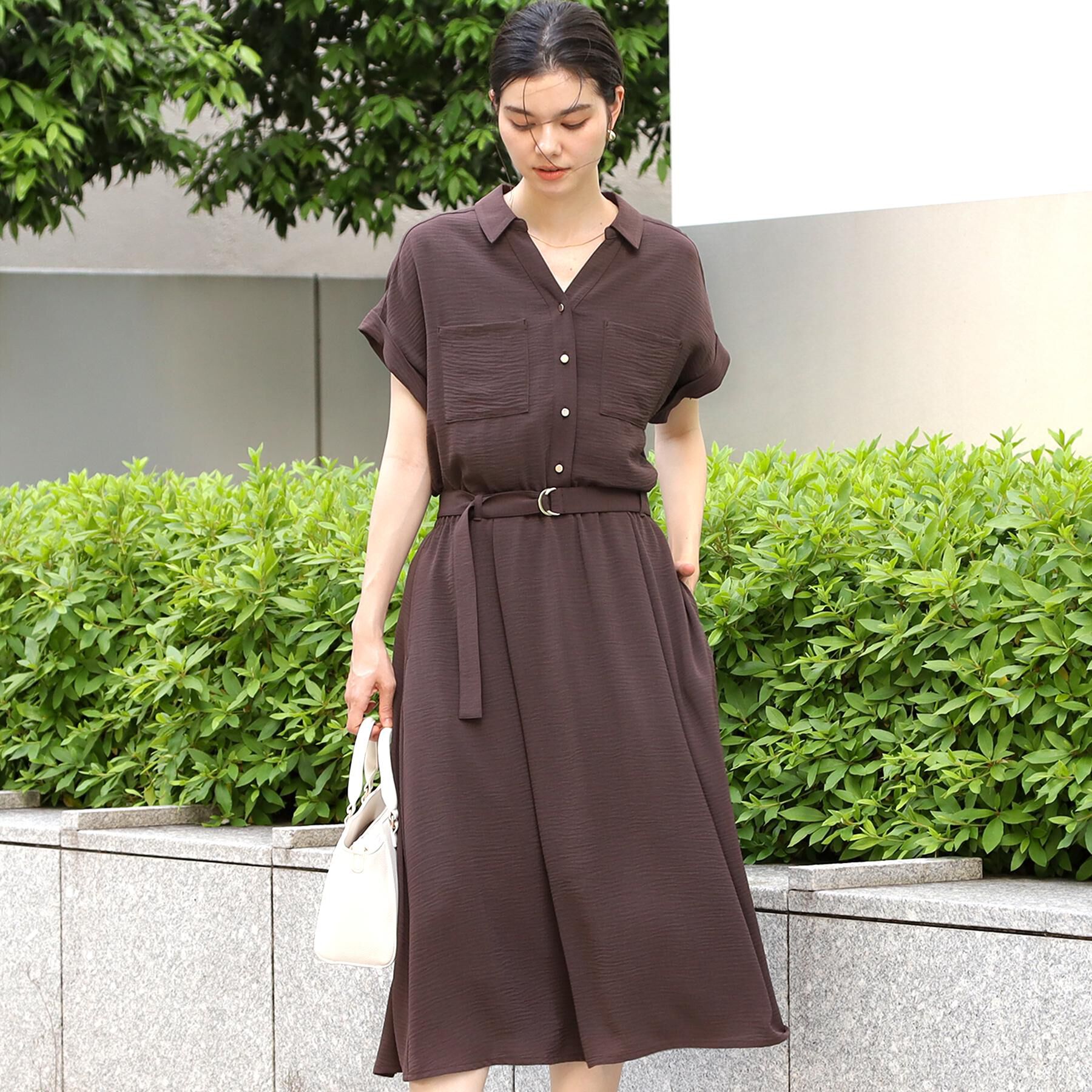 THE SHOP TK「【S-XL/ひんやり/防しわ】欲しいが詰まった 上品フィット＆フレアワンピース」|ワンピース|ブラウン(043)