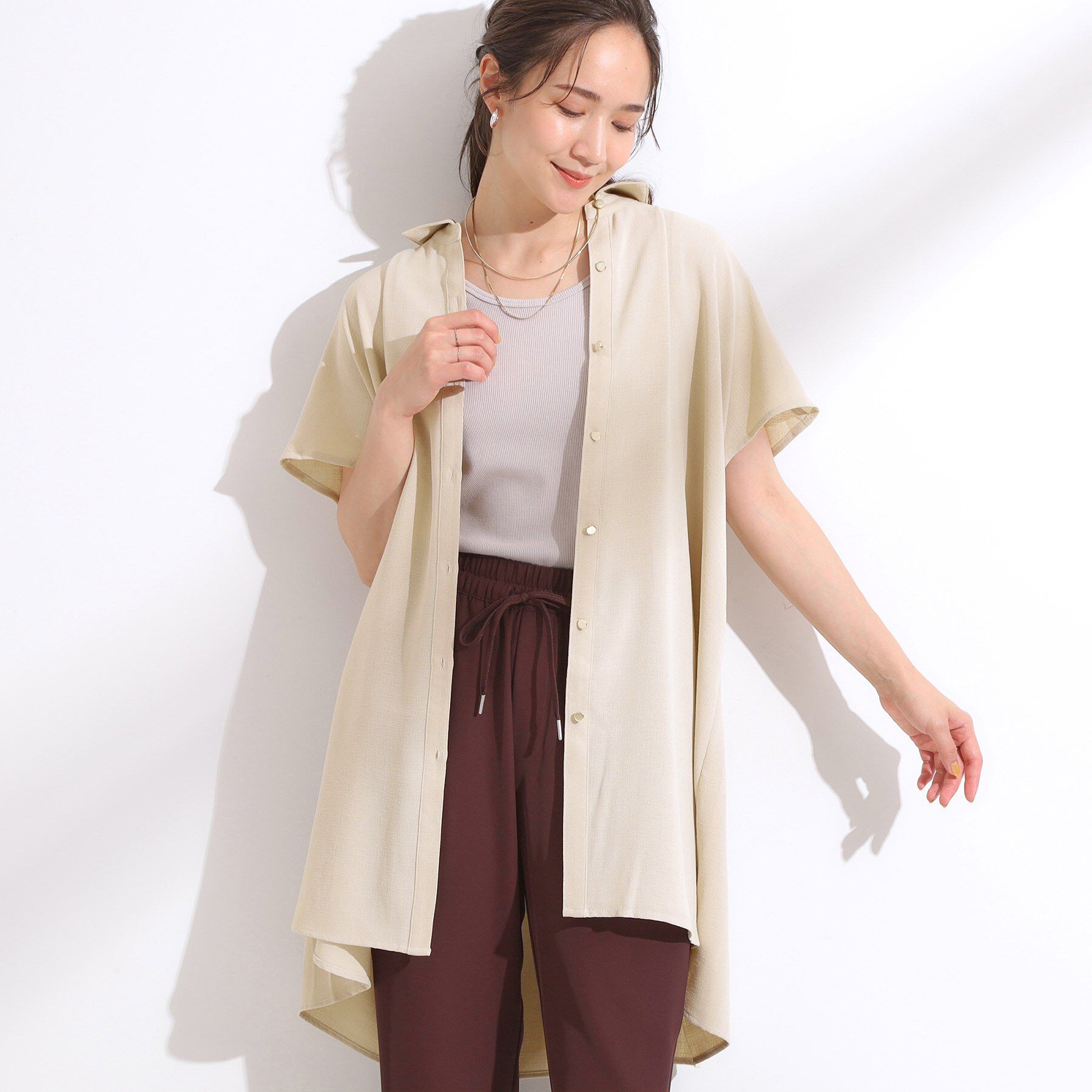 SHOO･LA･RUE「【S-LL/体型カバー】さらりとしたタッチが心地よい バックギャザーブラウス」|チュニック|ライトベージュ(05