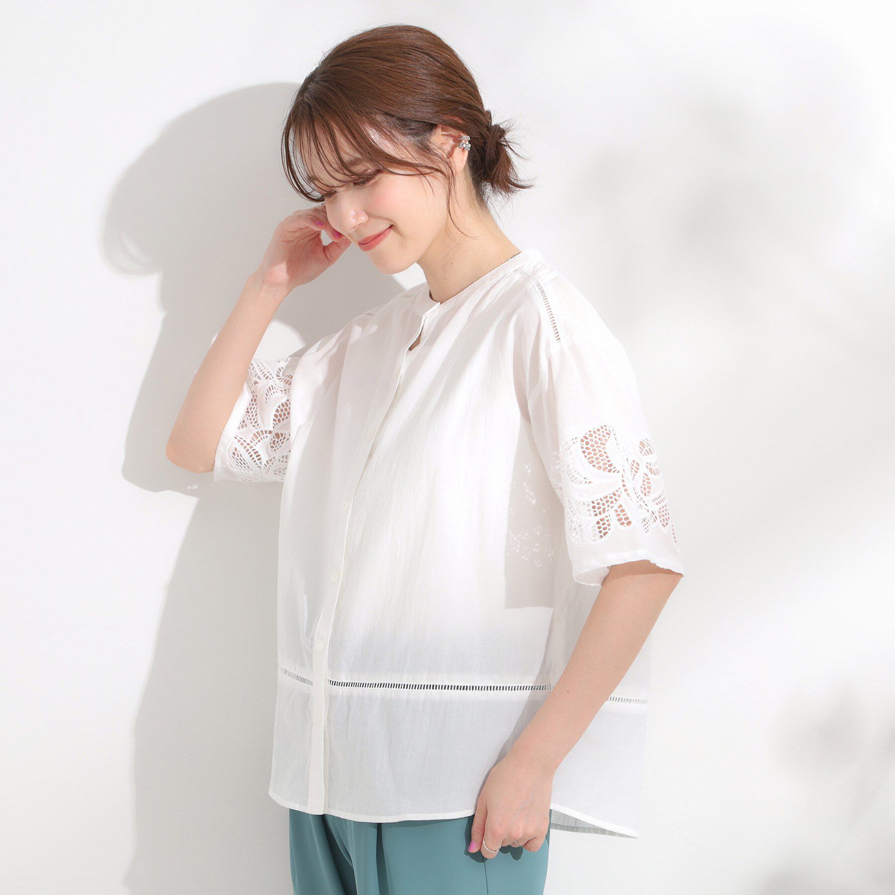 SHOO･LA･RUE「【S-LL/6分袖】レースデザインで華やか見え お袖刺繍ブラウス」|シャツ・ブラウス|