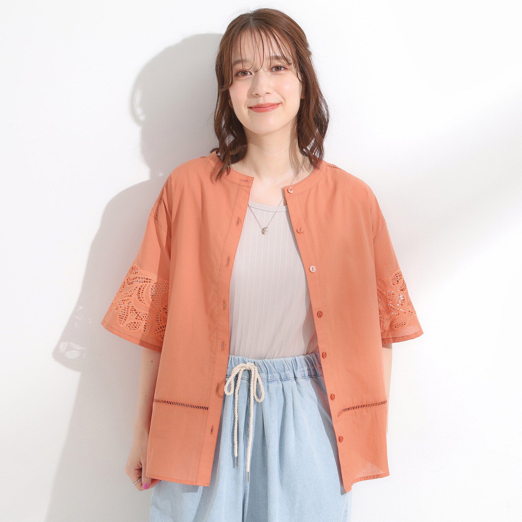 SHOO･LA･RUE「【S-LL/6分袖】レースデザインで華やか見え お袖刺繍ブラウス」|シャツ・ブラウス|