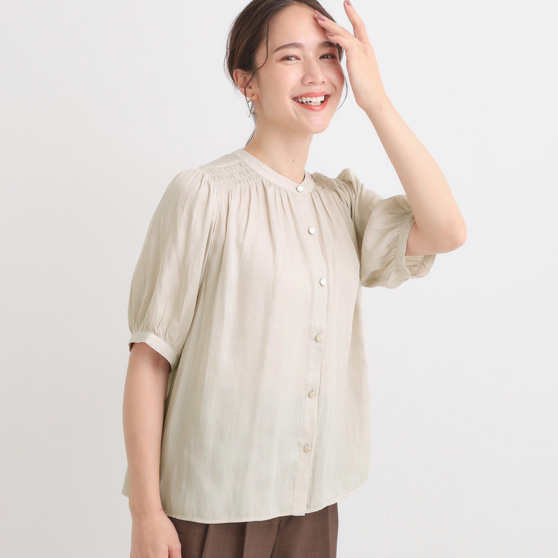SHOO･LA･RUE「【洗える/S-LL】大人上品な印象のサテン5分袖ブラウス」|シャツ・ブラウス|ライトベージュ(05