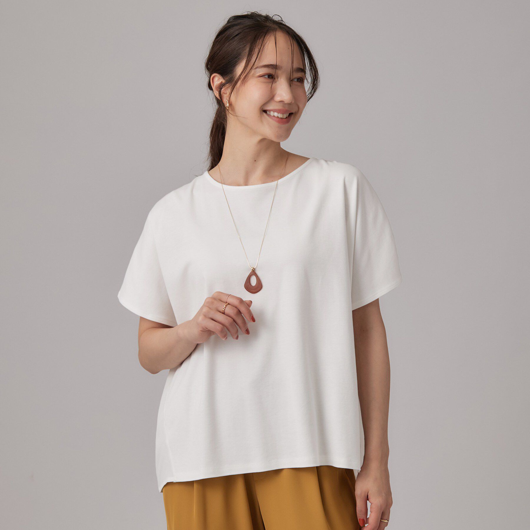 SHOO･LA･RUE「【体型カバー/S-LL】後ろ姿も映える 異素材ドッキングトップス」|Tシャツ・カットソー|