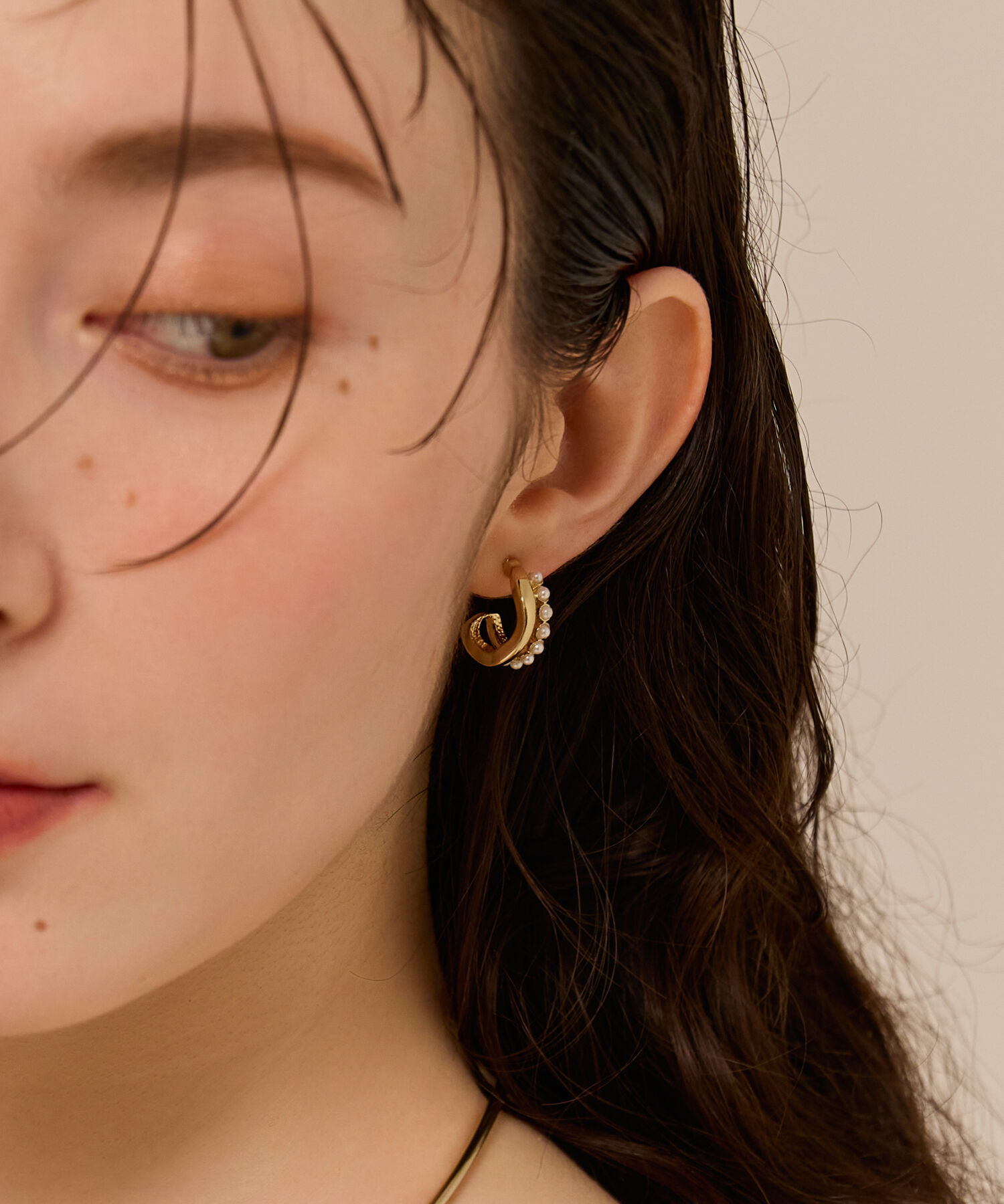 Phoebe「【金属アレルギー対応】ダブルラインパールフープピアス　ホワイト/ニッケルフリー」|ピアス|