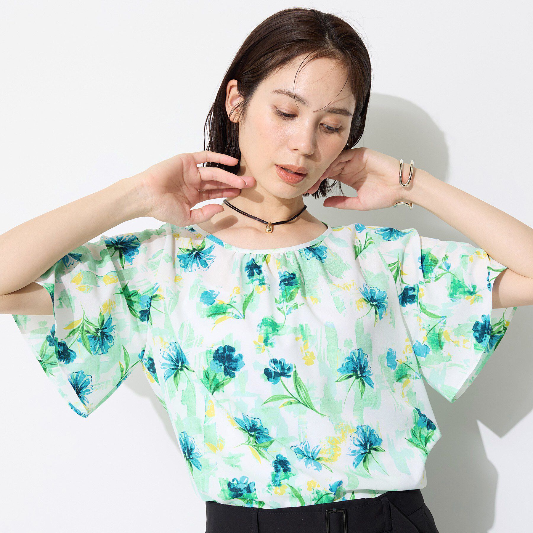 INDIVI「【洗える／SETUP可能】アートフラワープリントブラウス」|シャツ・ブラウス|ブルー(192)
