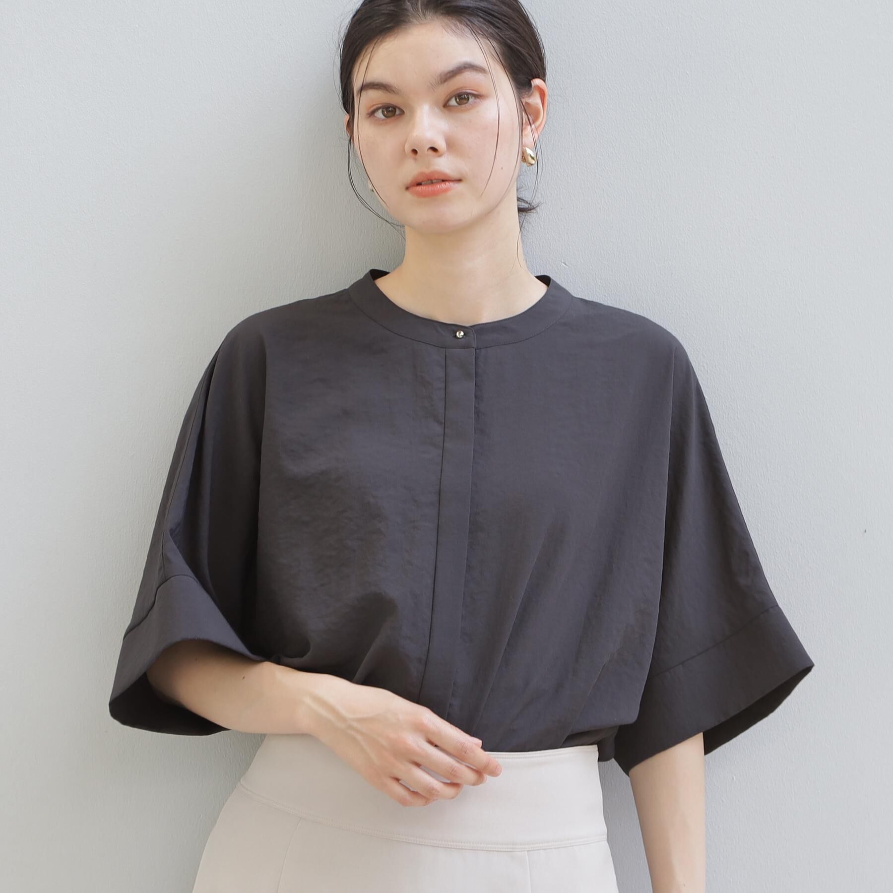 THE SHOP TK「【高レビュー/体型カバー】さらっと快適 ドルマン5分袖ブラウス」|シャツ・ブラウス|スミクロ(018)