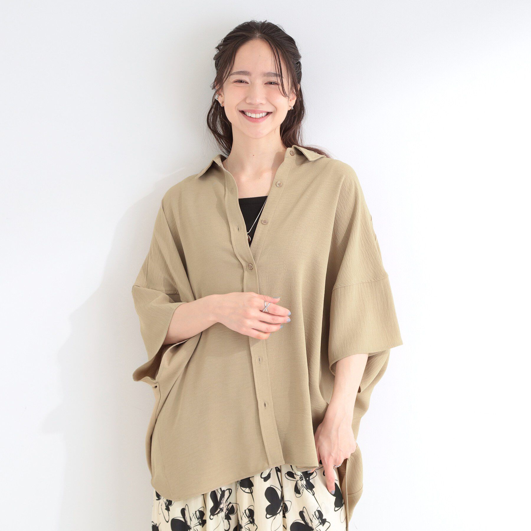 SHOO･LA･RUE「【高レビュー/洗濯後しわになりにくい/体型カバー】きちんとゆるっと 大人の抜け感 ポンチョ風カラーシ」|シャツ・ブラウス|