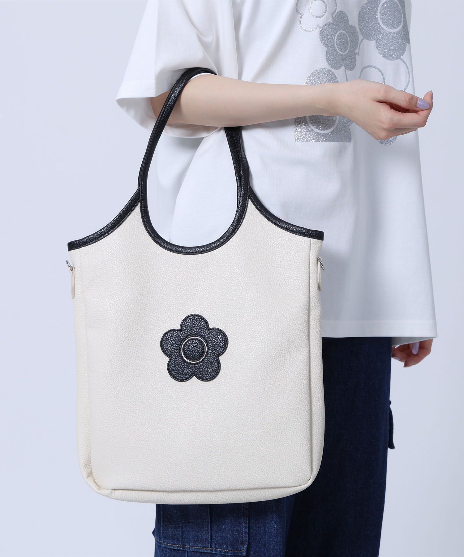 MARY QUANT「デイジーパッチシュリンク トート」|トートバッグ|アイボリー