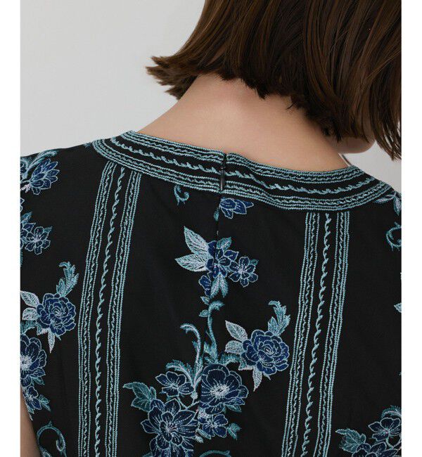 GRACE CONTINENTAL「【イベント店舗・ONLINE STORE先行アイテム】フラワーライン刺繍ドレス」|ドレス|