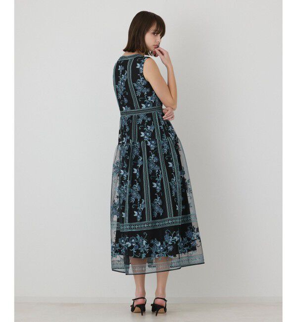 GRACE CONTINENTAL「【イベント店舗・ONLINE STORE先行アイテム】フラワーライン刺繍ドレス」|ドレス|