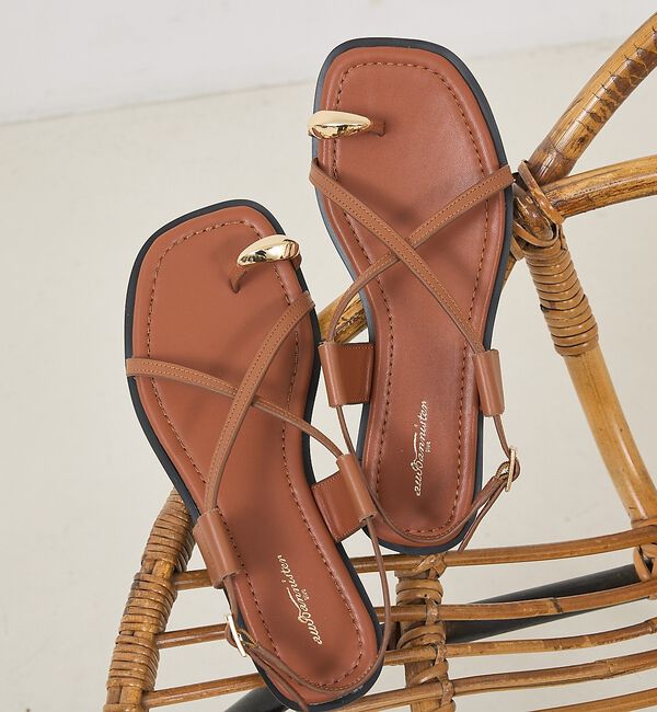AU BANNISTER「【販売店舗限定】ニュアンスリング ストラップサンダル」|サンダル|キャメル