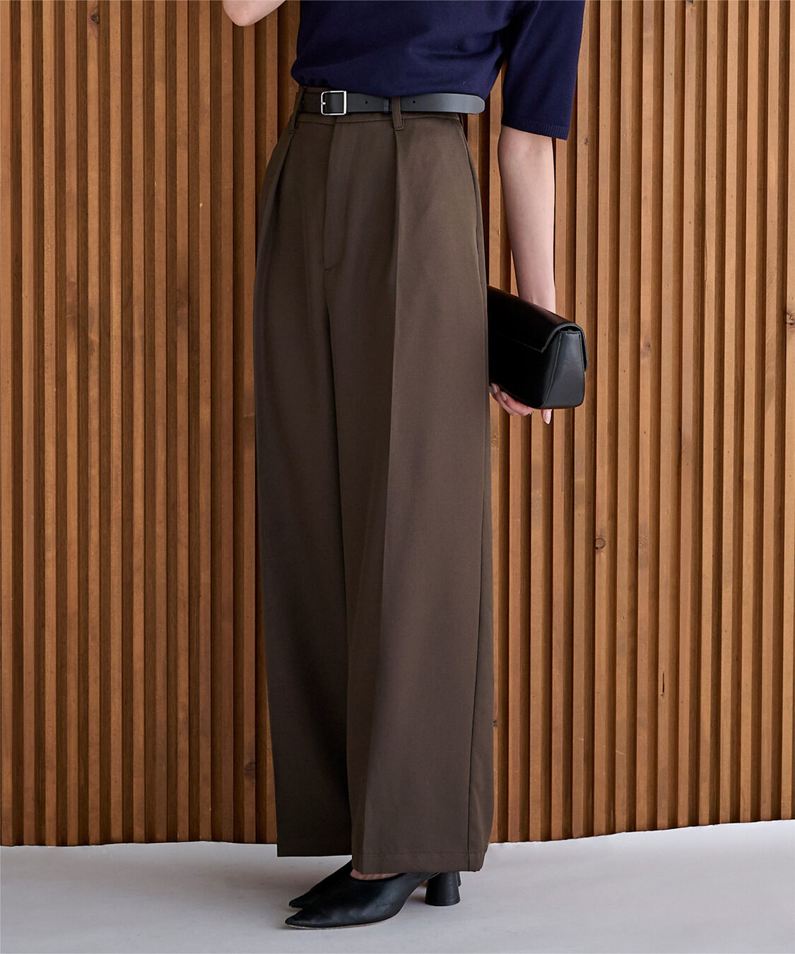 ur's「センタープレスタックワイドパンツ」|スラックス|