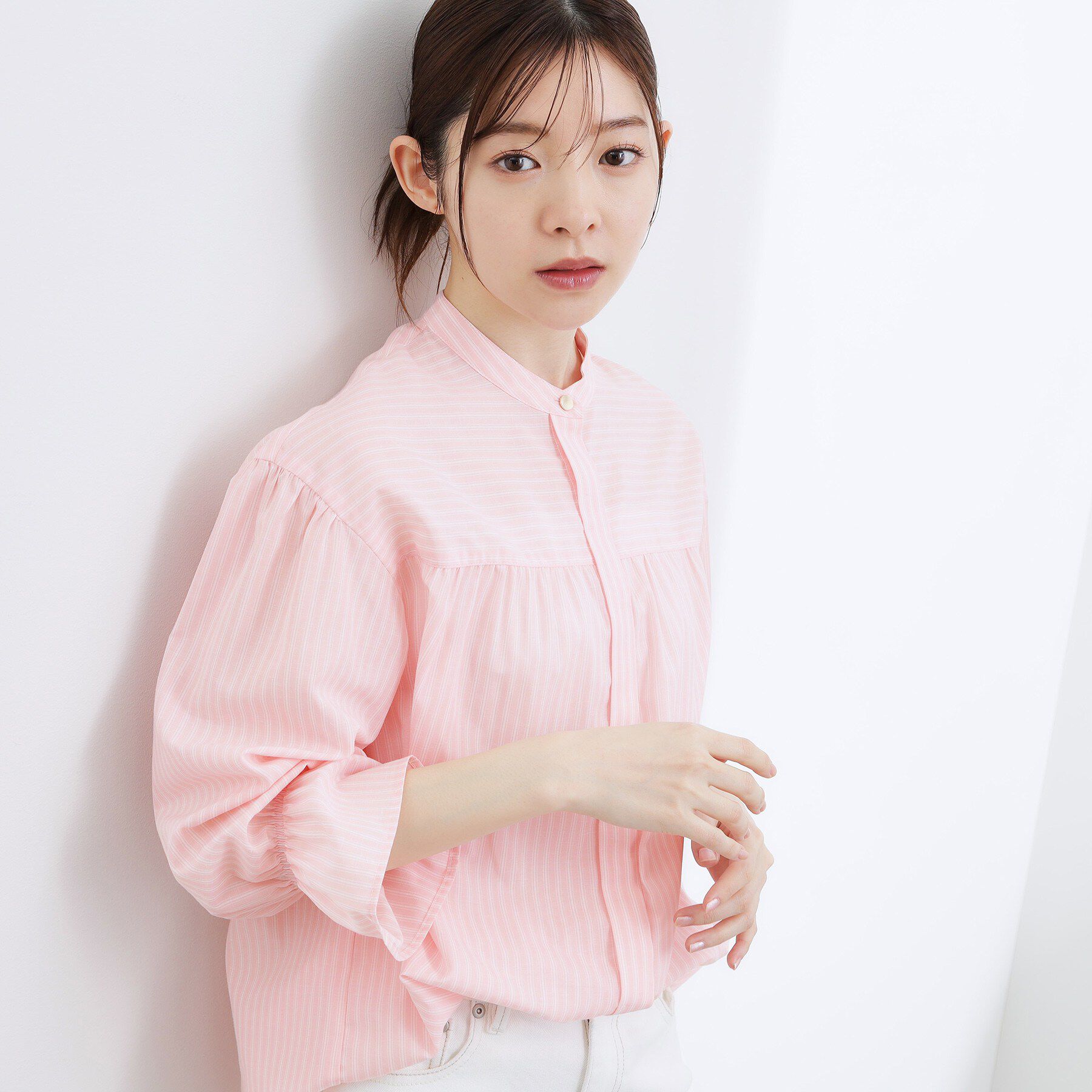 grove「【貴島明日香さん着用／イージーケア／接触冷感】麻混スタンドギャザーシャツ」|シャツ・ブラウス|ピンクストライプ(3