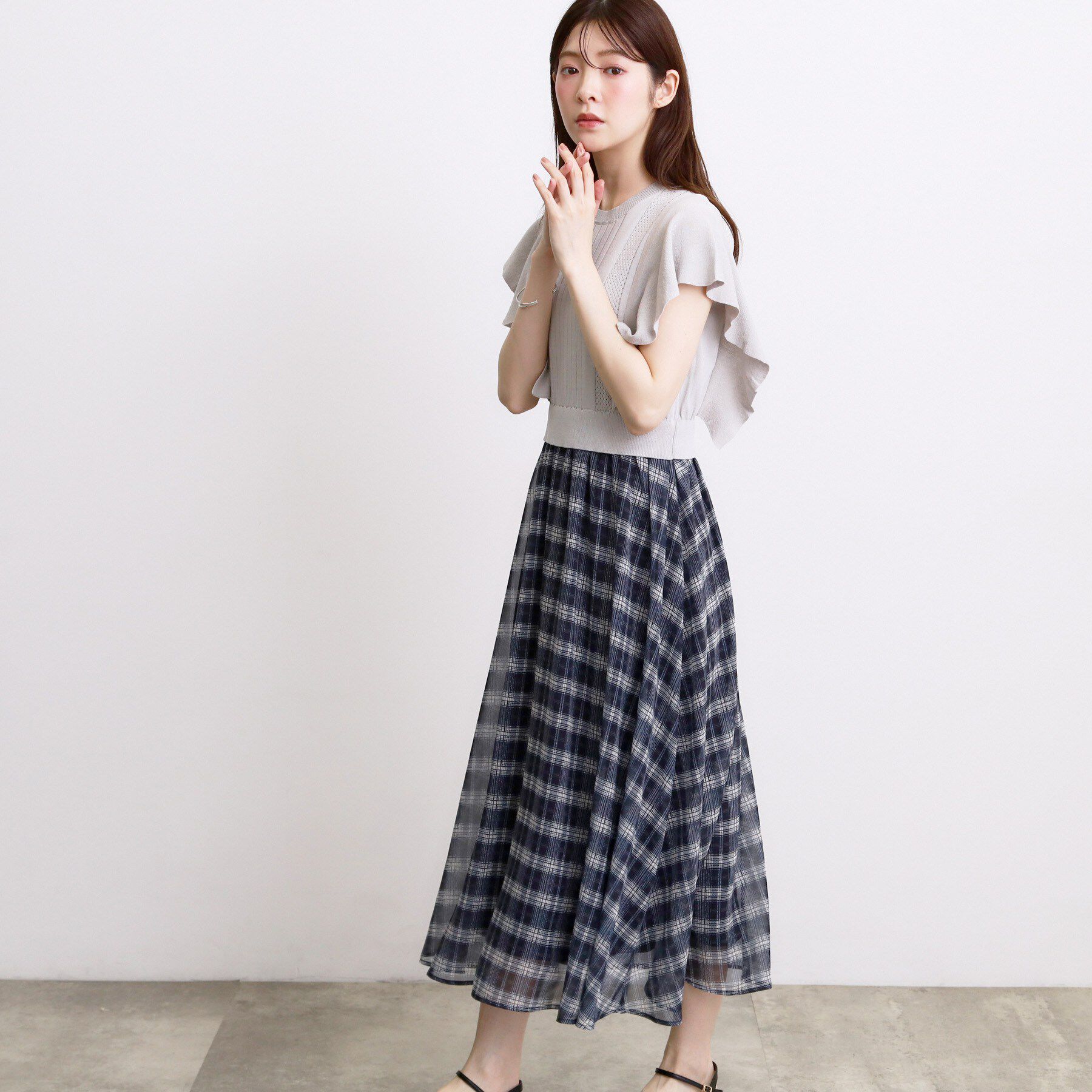 grove「【低身長さんも選べる着丈・洗濯機◎】1枚で華やか 肩フリルニットドッキングワンピース」|ワンピース|
