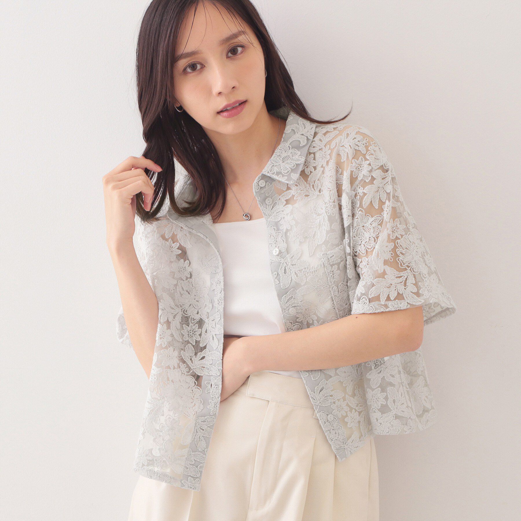 index「フラワー刺繍シアーシャツ【洗濯機OK／イージーアイロン】」|シャツ・ブラウス|ライトグレー(011