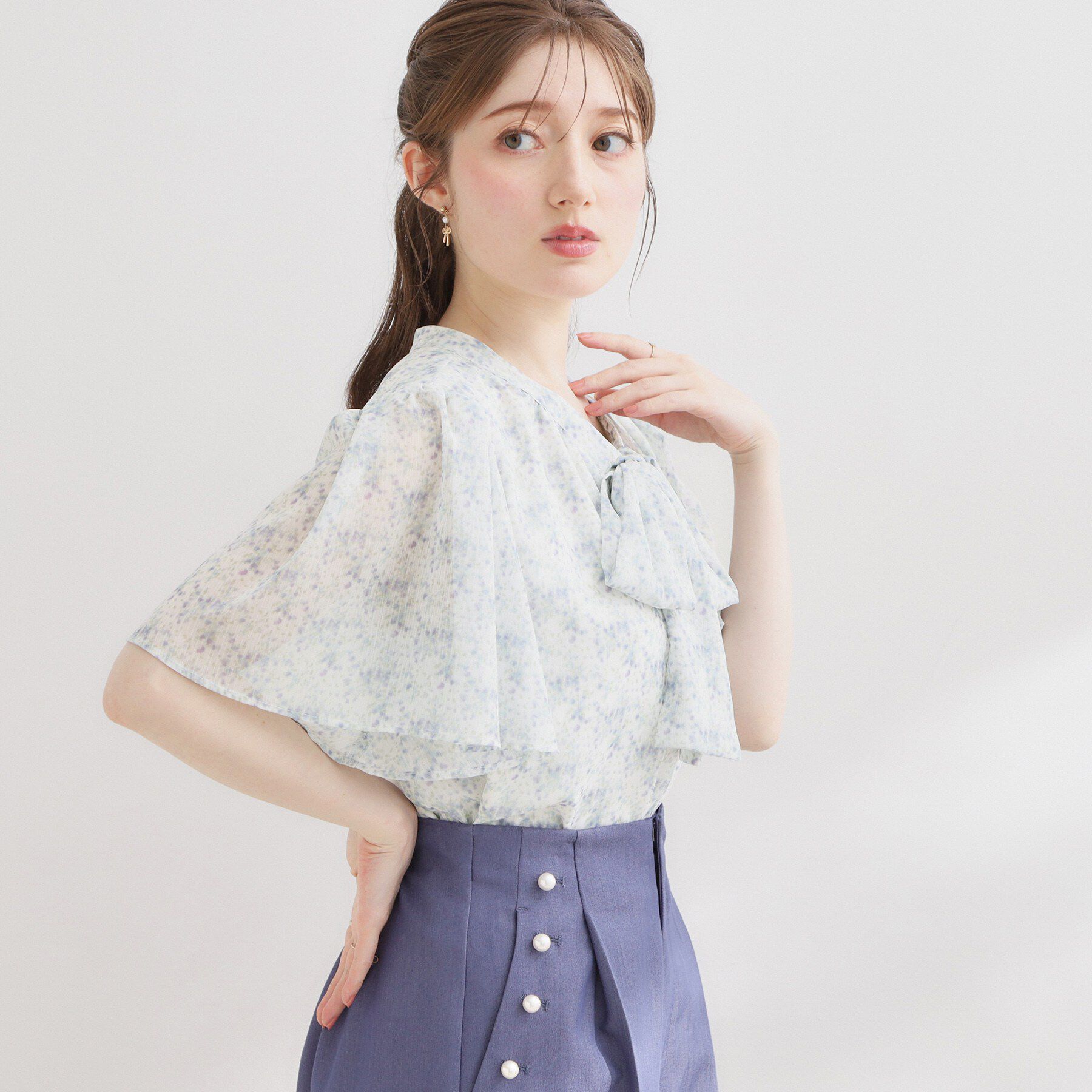 Couture broach「【洗える】リボンボウタイ 小花柄ブラウス」|シャツ・ブラウス|