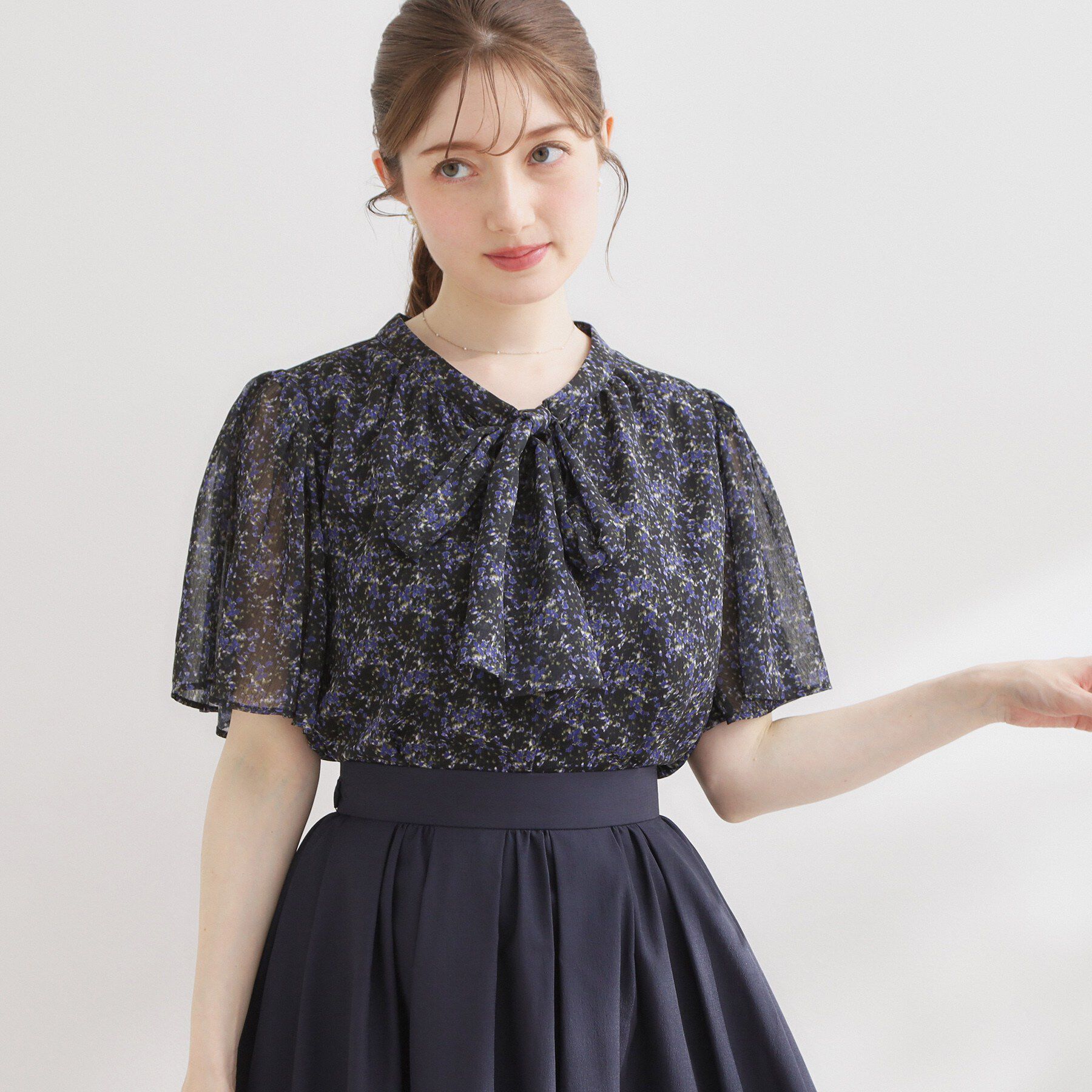 Couture broach「【洗える】リボンボウタイ 小花柄ブラウス」|シャツ・ブラウス|