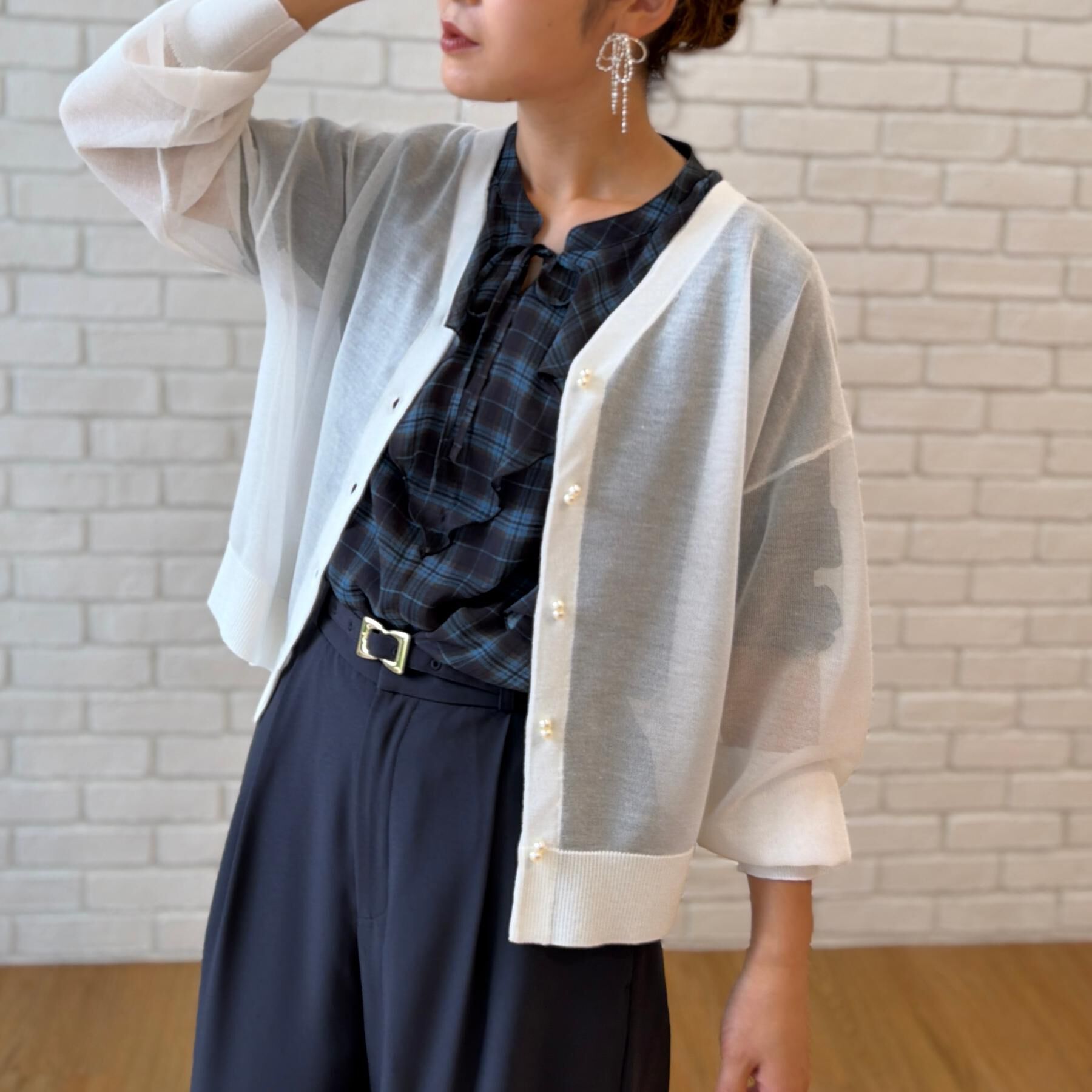 Couture broach「【上品な透け感】ダブルパール調釦 愛されシアーカーディガン」|カーディガン|