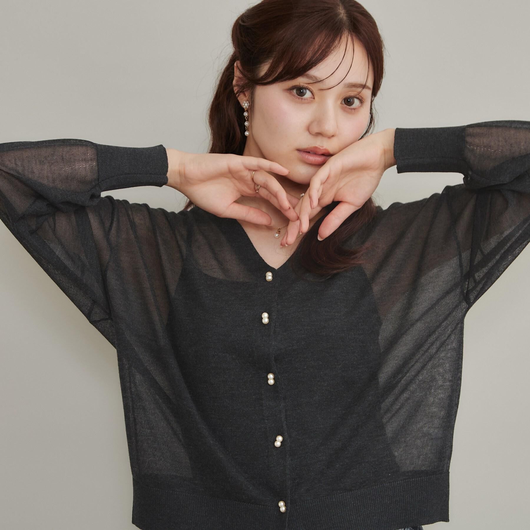 Couture broach「【上品な透け感】ダブルパール調釦 愛されシアーカーディガン」|カーディガン|