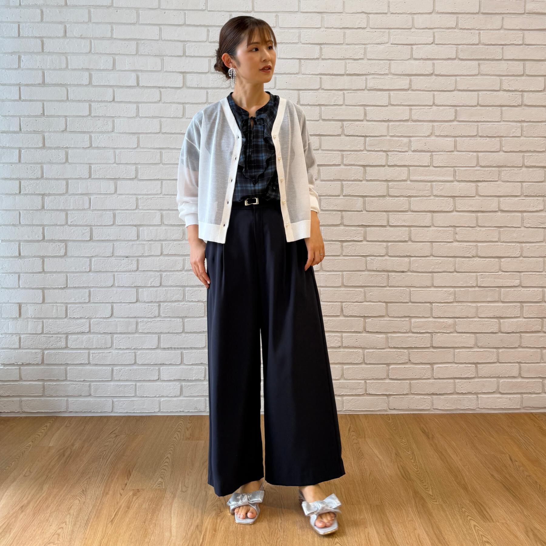 Couture broach「【上品な透け感】ダブルパール調釦 愛されシアーカーディガン」|カーディガン|