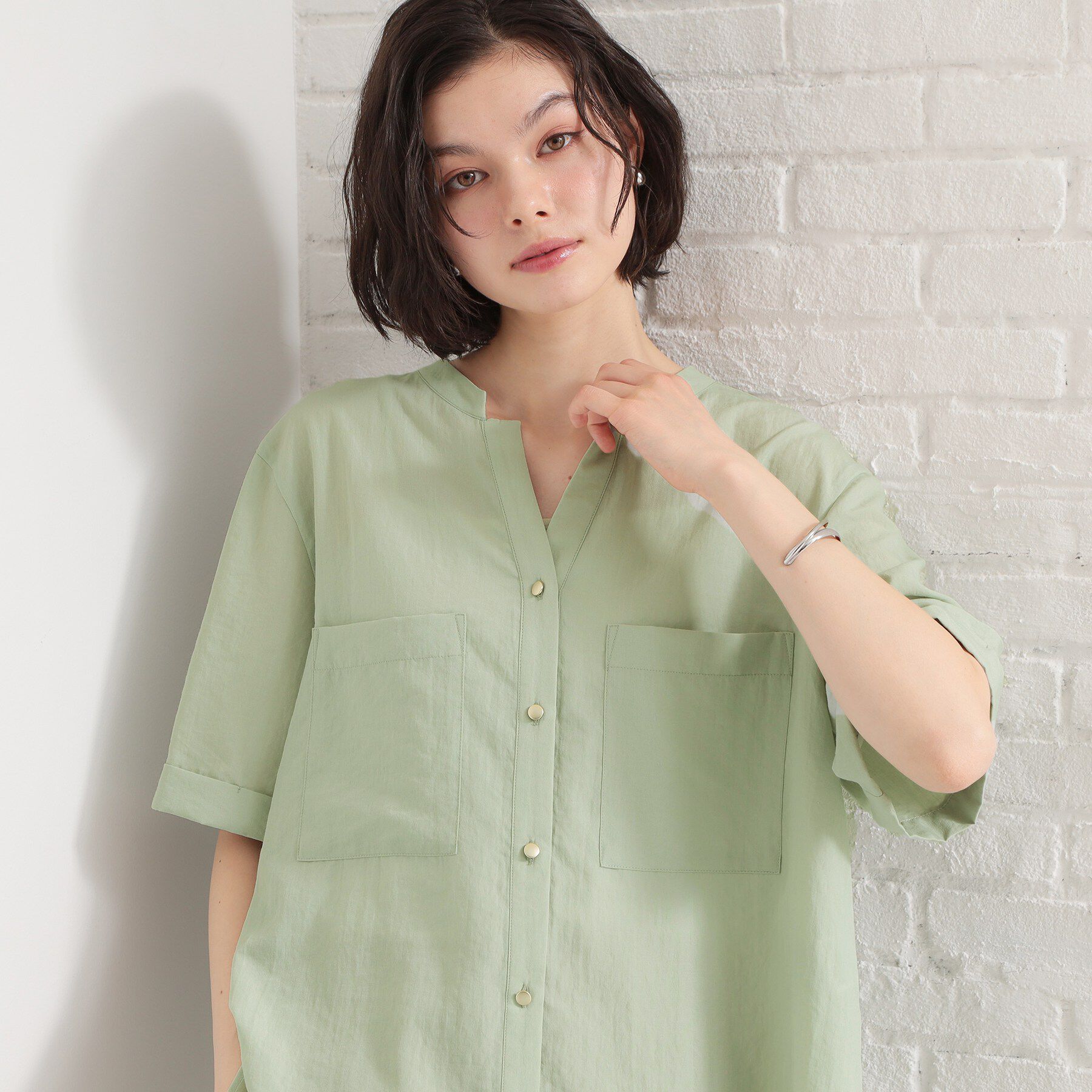 THE SHOP TK「【M-XL/刻みネックですっきり見え】Wポケット金ボタン 5分袖シャツ」|シャツ・ブラウス|