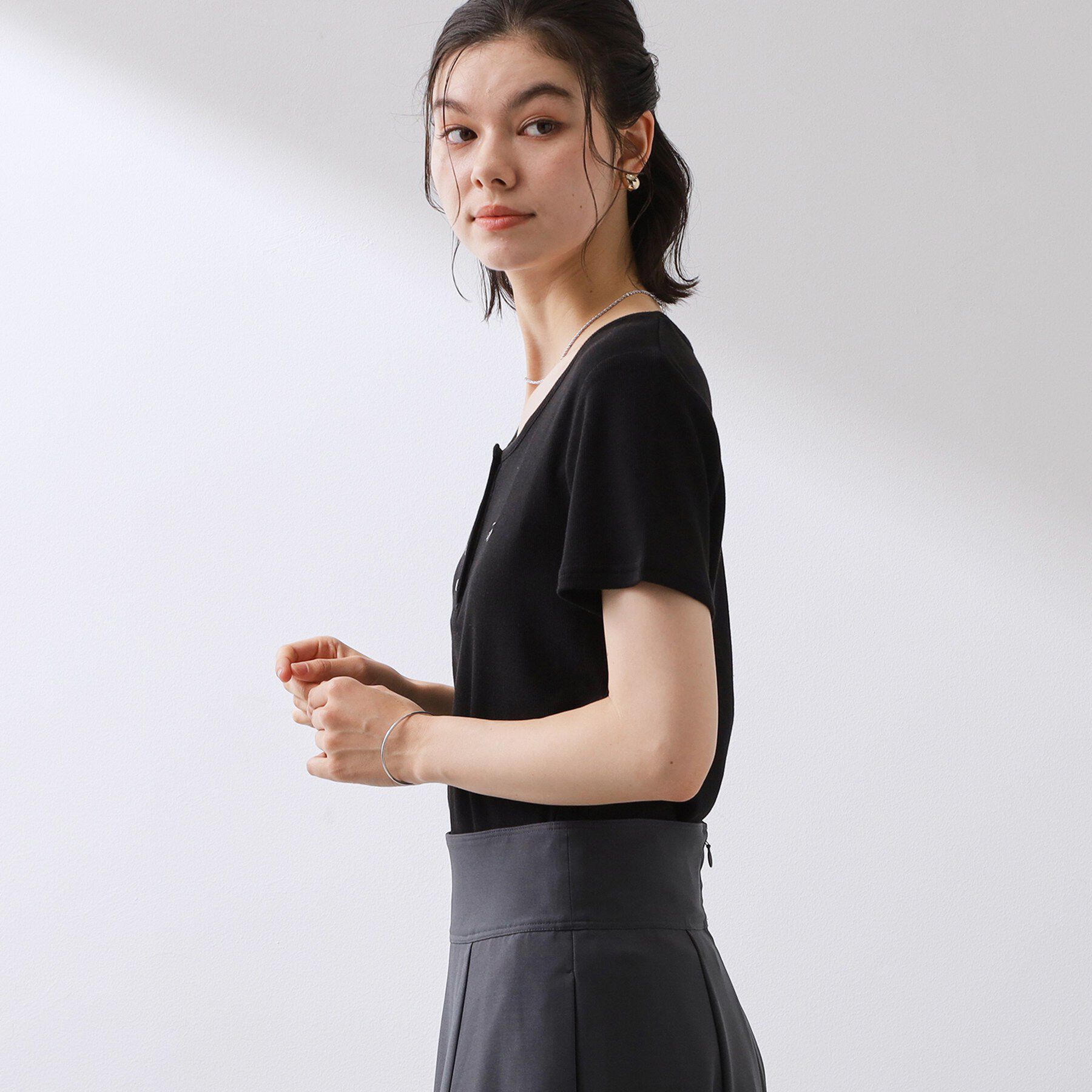 THE SHOP TK「ヘンリーネック ワンポイント刺繍トップス」|Tシャツ・カットソー|