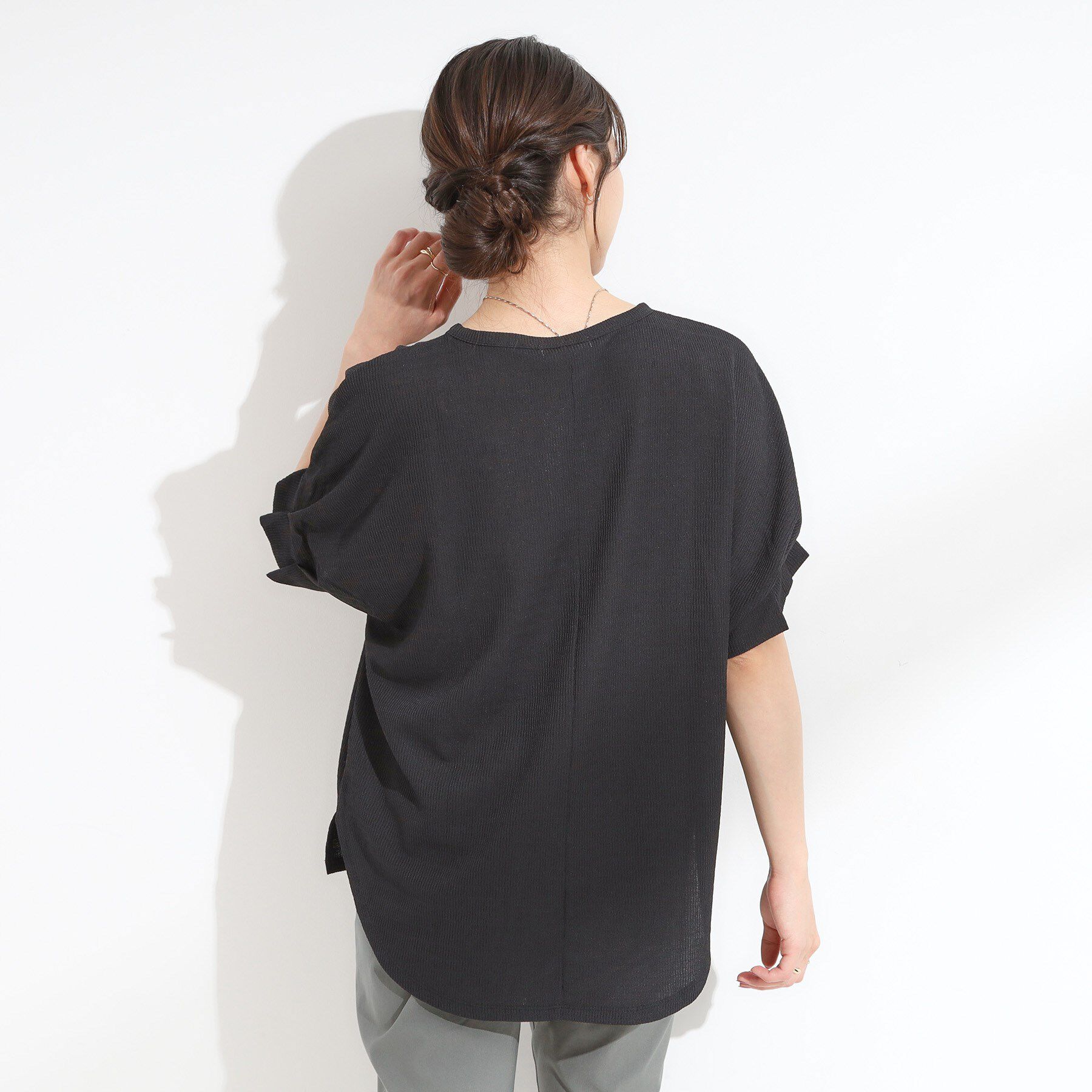 SHOO･LA･RUE「【洗える】お袖のタックがアクセント インせず着られる さらさらドルマントップス」|Tシャツ・カットソー|