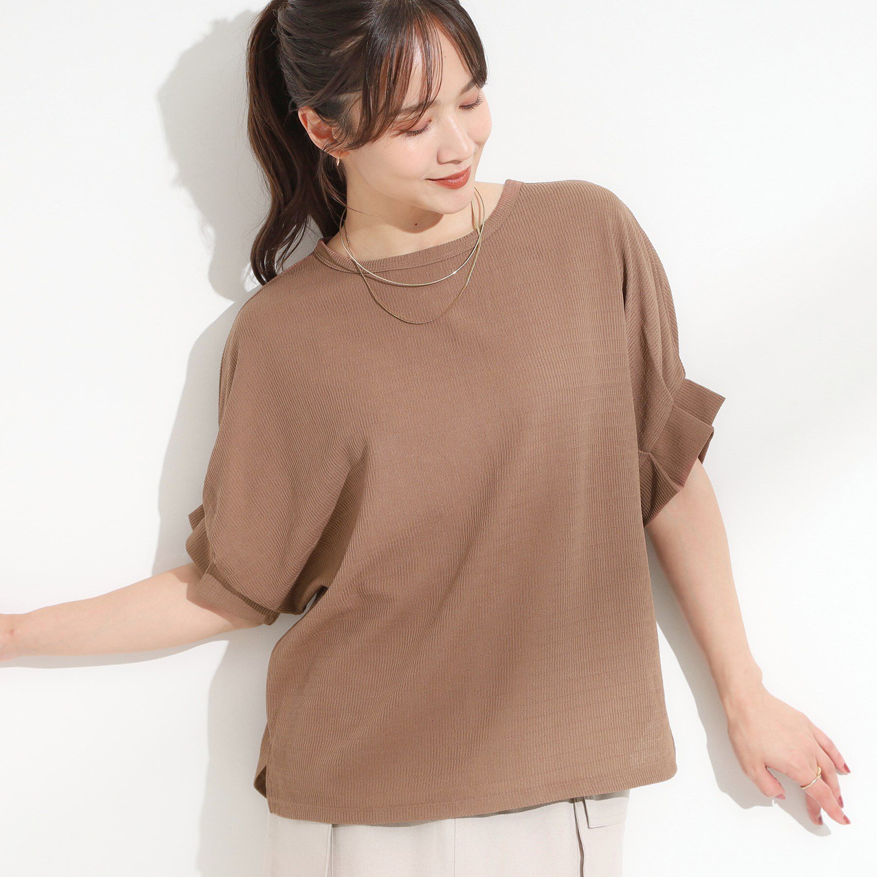 SHOO･LA･RUE「【洗える】お袖のタックがアクセント インせず着られる さらさらドルマントップス」|Tシャツ・カットソー|モカブラウン(042