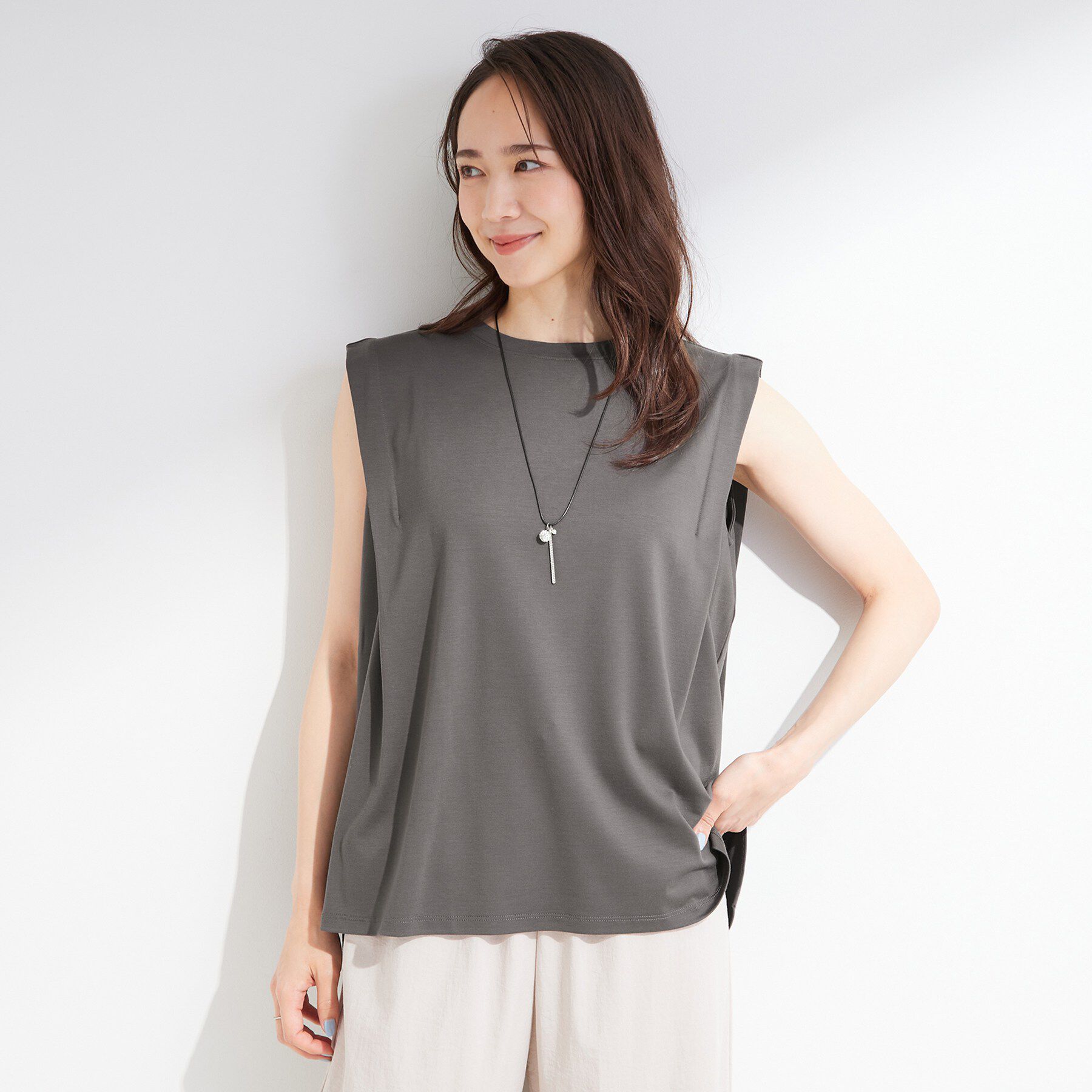 SHOO･LA･RUE「【UVカット/接触冷感】上品に涼し気 とろみタックノースリーブトップス」|Tシャツ・カットソー|