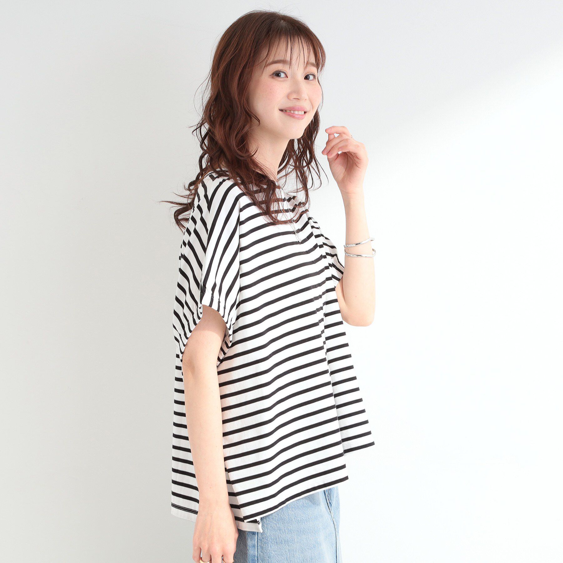 SHOO･LA･RUE「【ひんやり/洗濯機可】シンプルにこなれて見せる お袖ギャザードルマンTシャツ」|Tシャツ・カットソー|