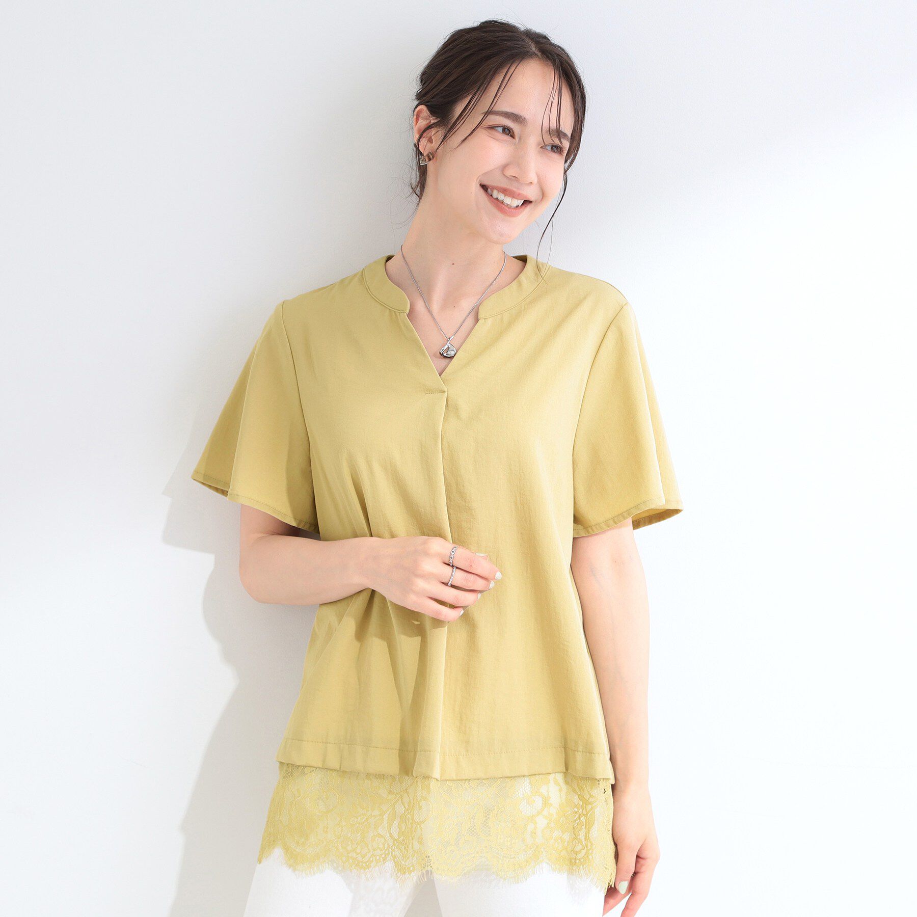SHOO･LA･RUE「【ひんやり/洗濯機可】軽凛(かろりん) スキッパー裾レースブラウス」|シャツ・ブラウス|