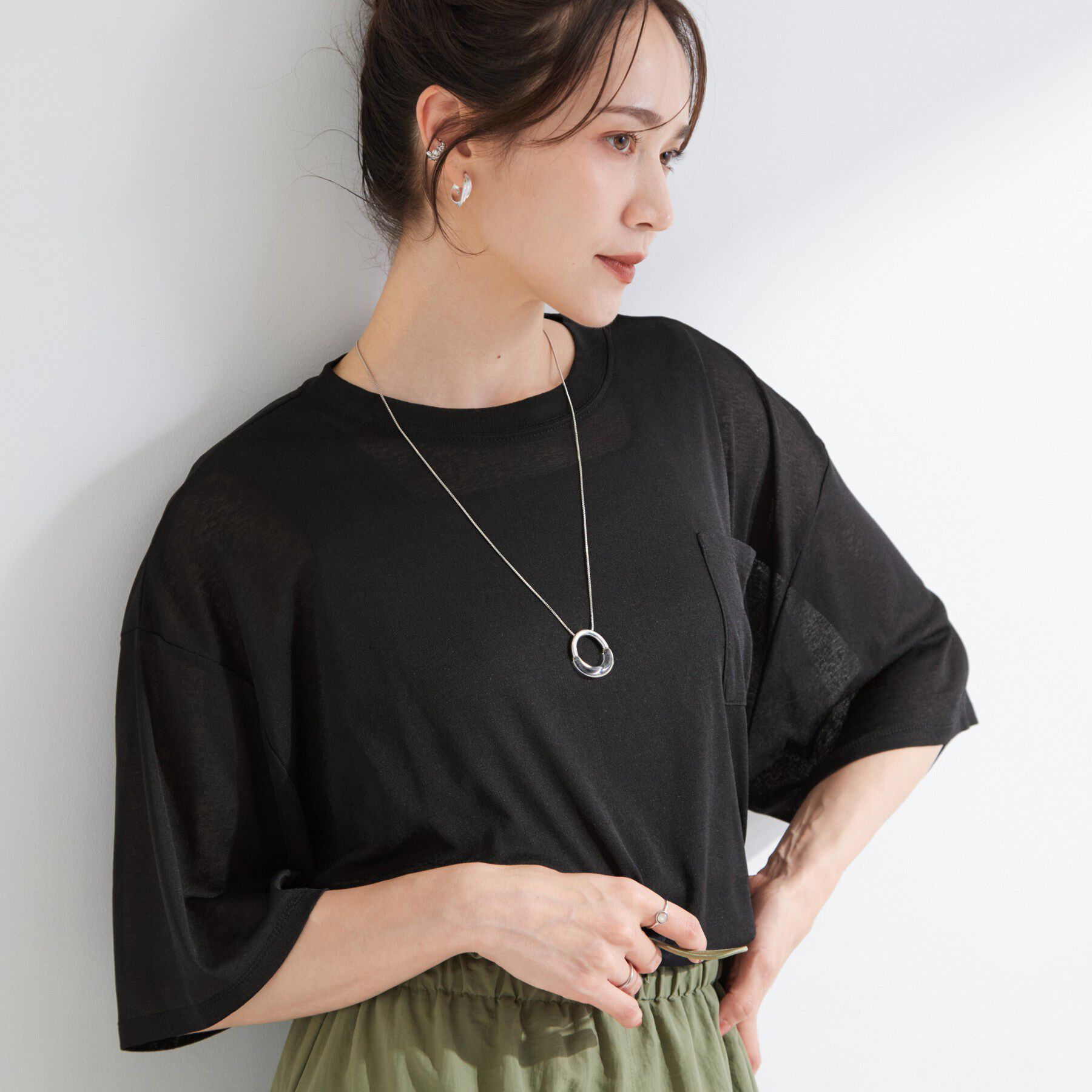 SHOO･LA･RUE「【S-LL/洗濯機可/体型カバー】ゆるっとこなれる 大人のシアースラブTシャツ」|Tシャツ・カットソー|ブラック(119)