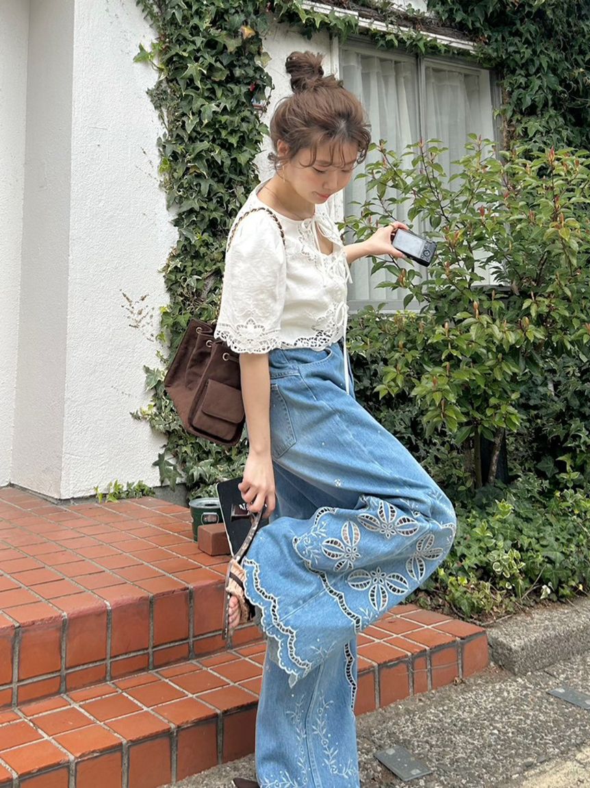 LILY BROWN「[L.B CANDY STOCK]カットワークビジューデニムパンツ」|デニム|