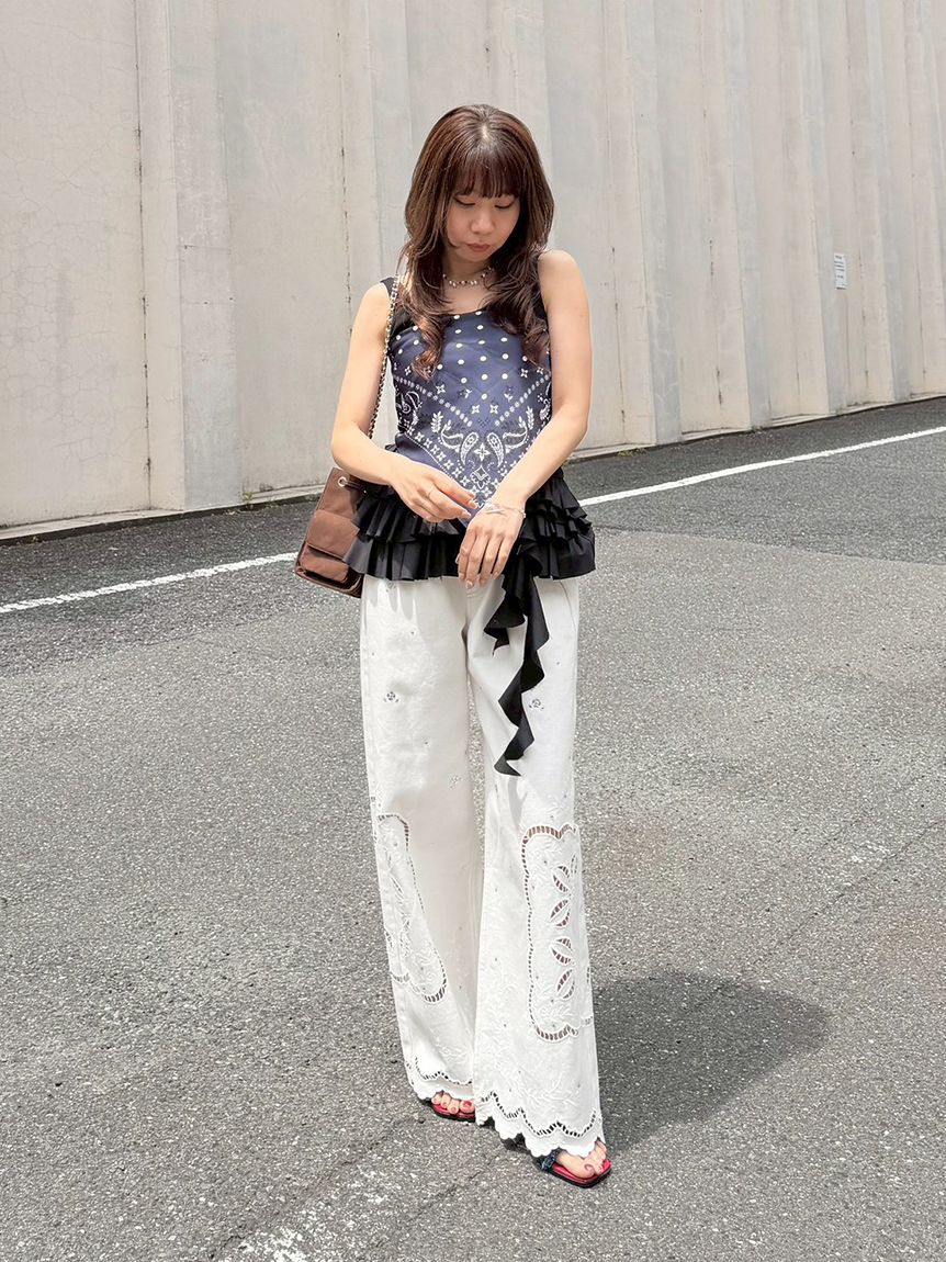 LILY BROWN「[L.B CANDY STOCK]カットワークビジューデニムパンツ」|デニム|