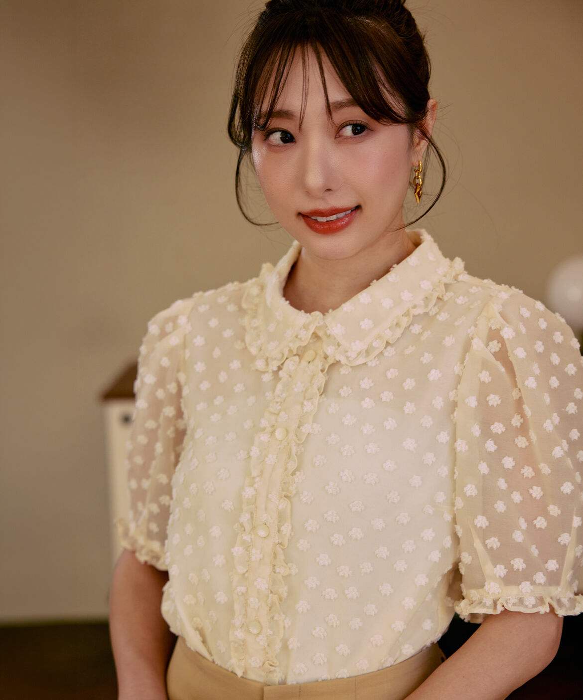 Maglie le cassetto「《M Maglie le cassetto&times;冨張愛》華やぎフリルカラードットジャガードブラウス」|シャツ・ブラウス|