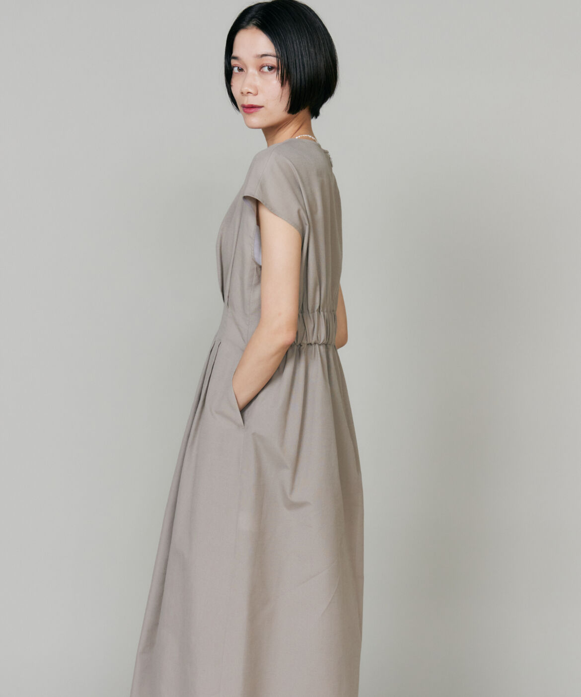 INED「ﾀｯｸﾃﾞｨﾃｨｰﾙﾜﾝﾋﾟｰｽ|上品なｼｱｰ感と立体ﾀｯｸで涼しく」|ワンピース|