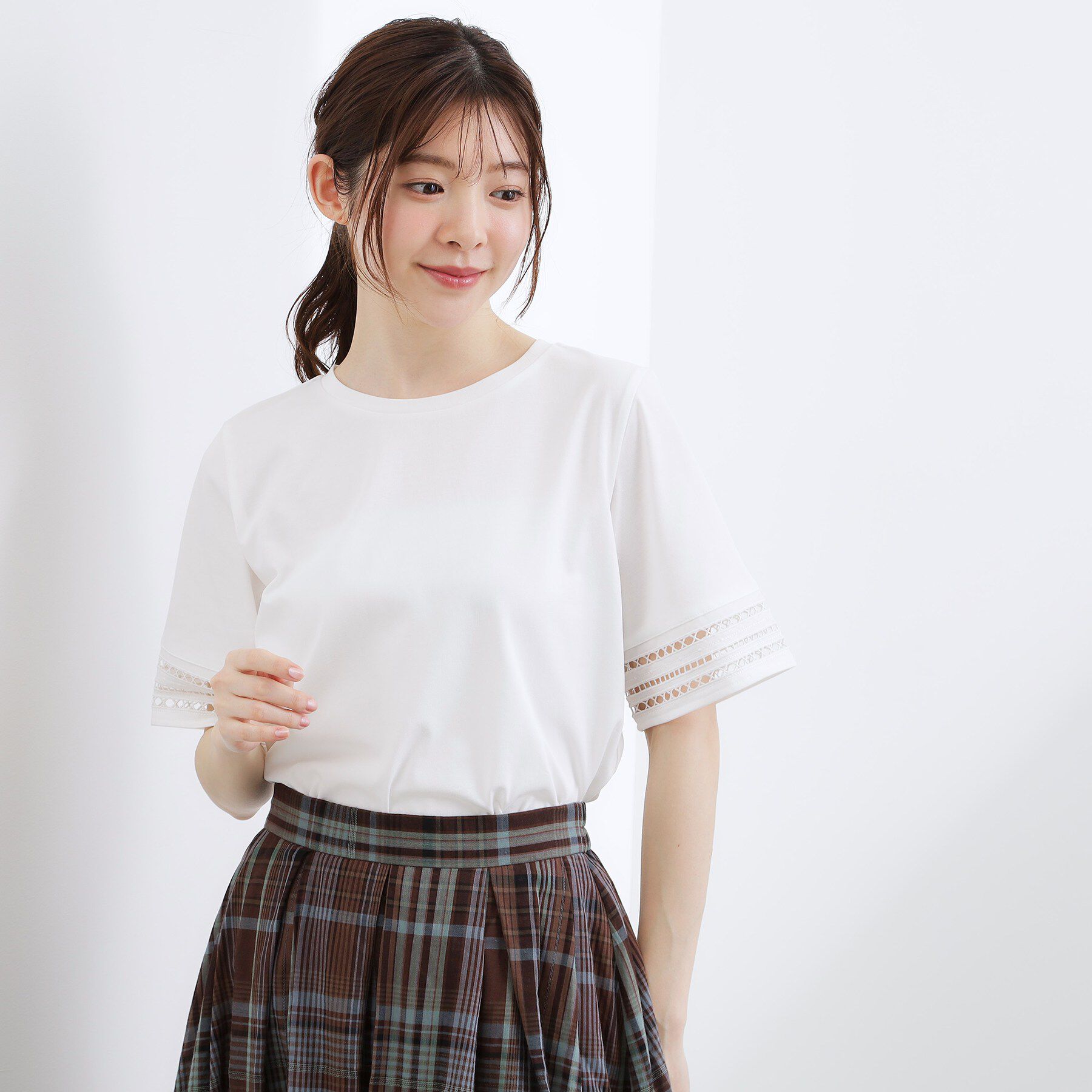 grove「【二の腕カバー/UV・ひんやり】袖口透かし刺繍Tシャツ」|Tシャツ・カットソー|