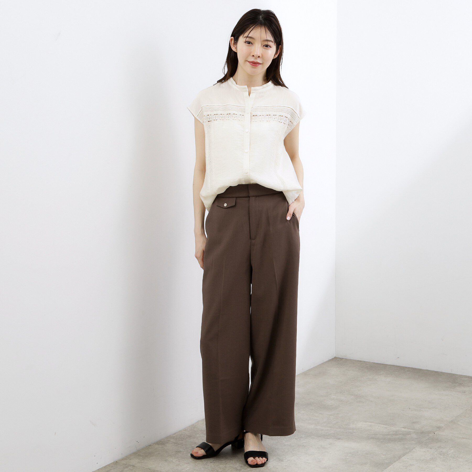 grove「【洗える・ON/OFF使える】繊細レースが引き立つ、フレンチ袖ブラウス」|シャツ・ブラウス|