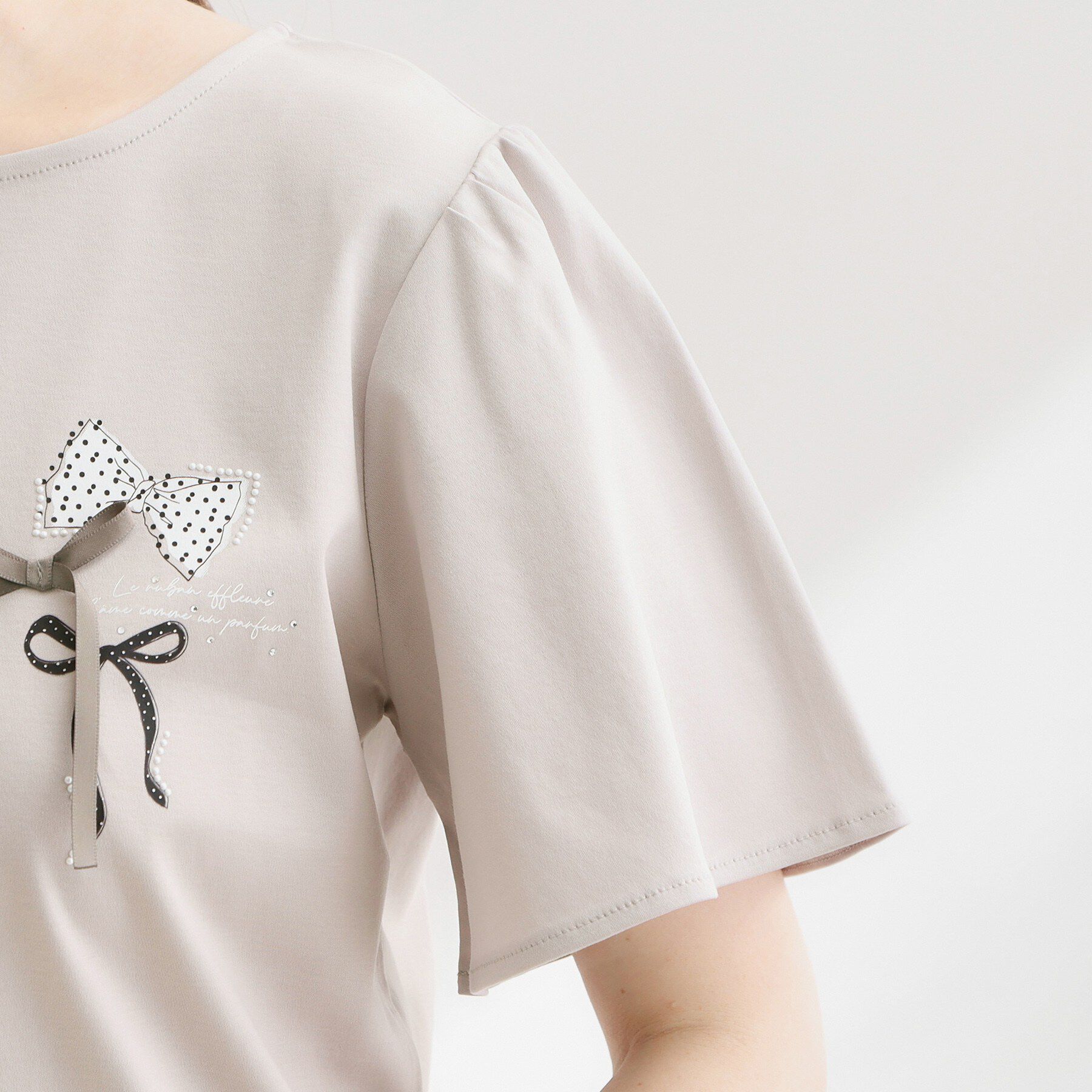 Couture broach「【接触冷感・UVカット・洗える】リボンプリントTシャツ」|Tシャツ・カットソー|