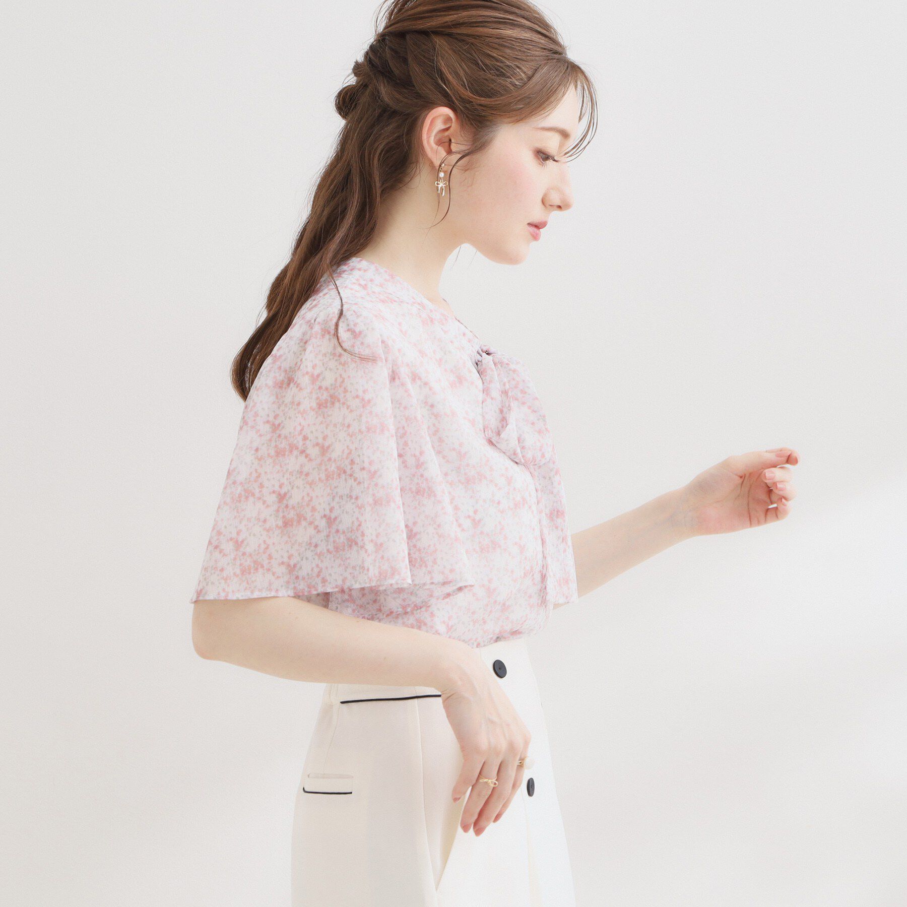 Couture broach「【洗える】リボンボウタイ 小花柄ブラウス」|シャツ・ブラウス|