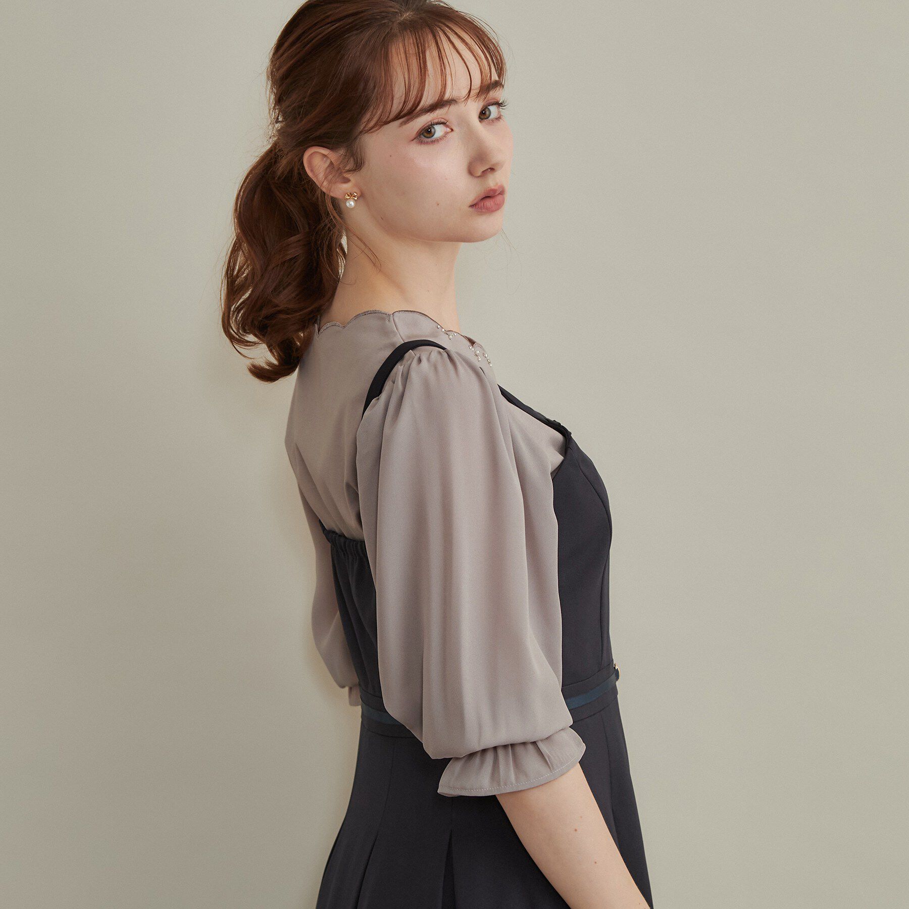 Couture broach「【顔まわり華やぐ・接触冷感・UVカット】スカラ刺繍トップス」|Tシャツ・カットソー|