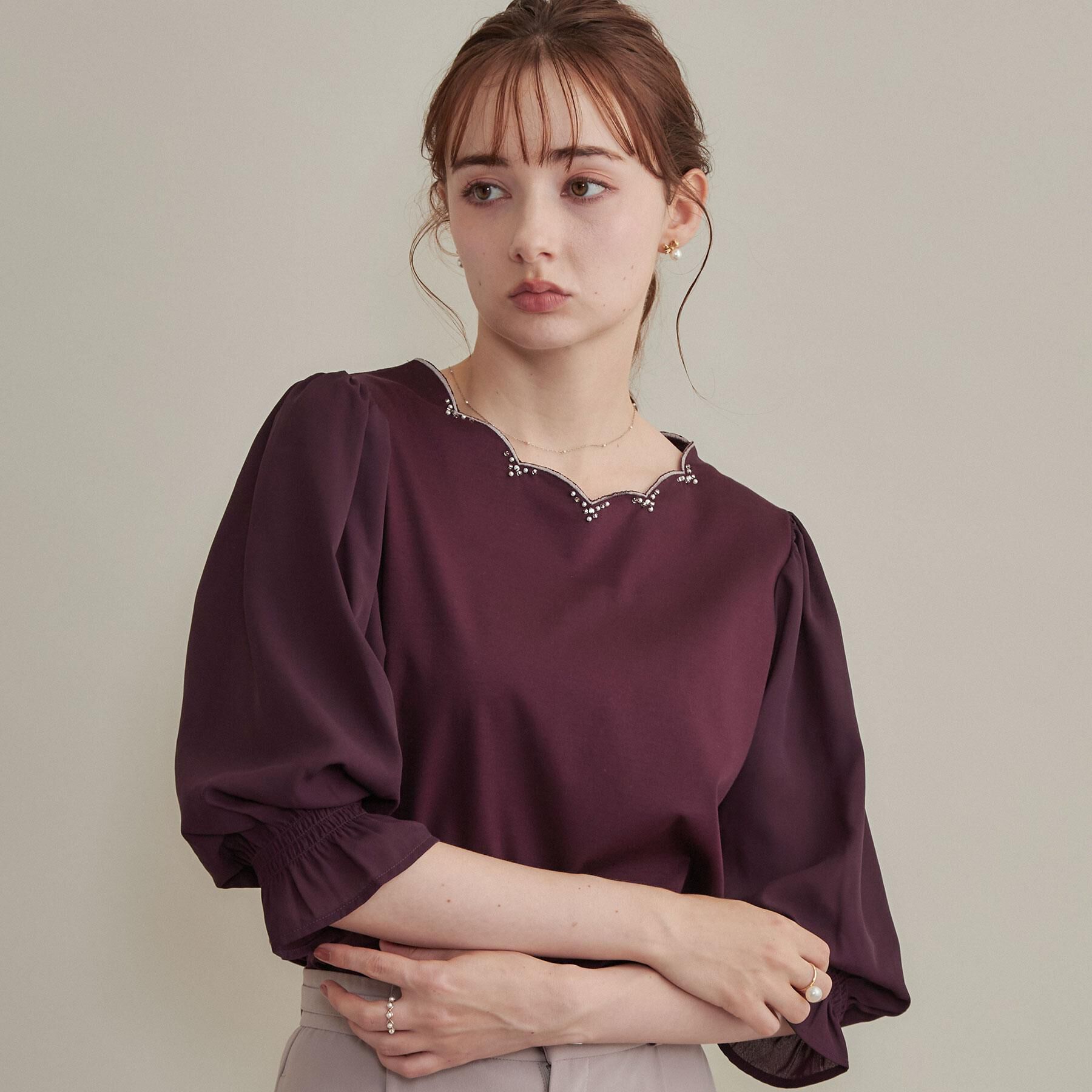 Couture broach「【顔まわり華やぐ・接触冷感・UVカット】スカラ刺繍トップス」|Tシャツ・カットソー|ボルドー(064)
