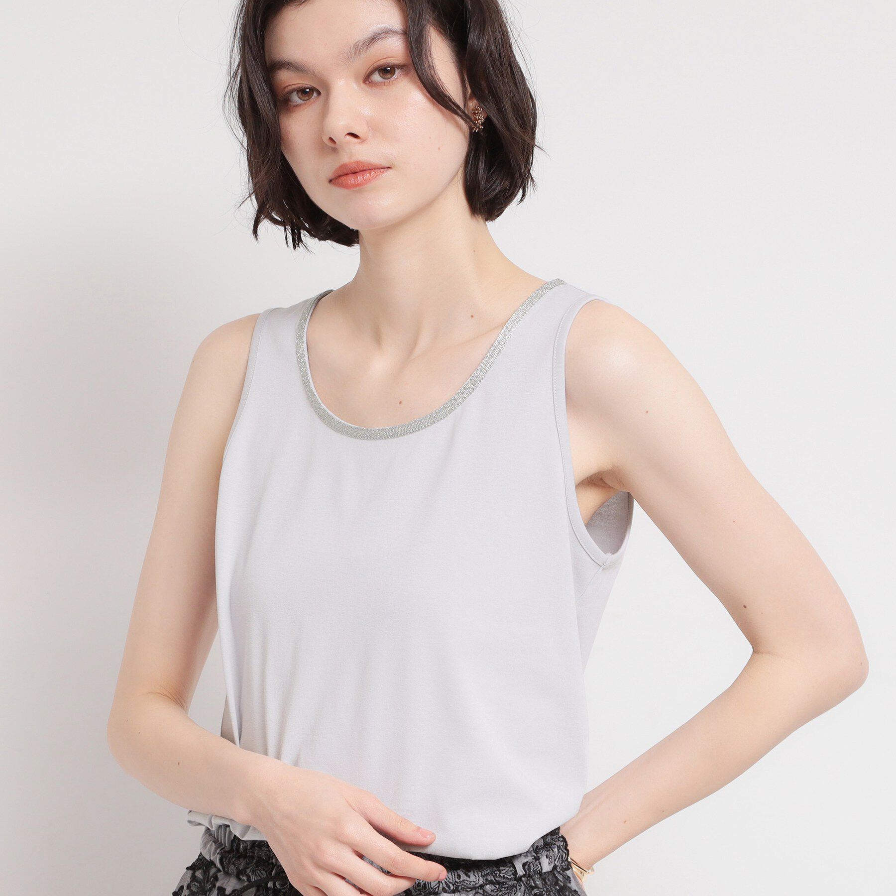 THE SHOP TK「【ひんやり】顔周りがぱっと華やぐ きらり艶めくタンクトップ」|キャミソール|ライトグレー(011