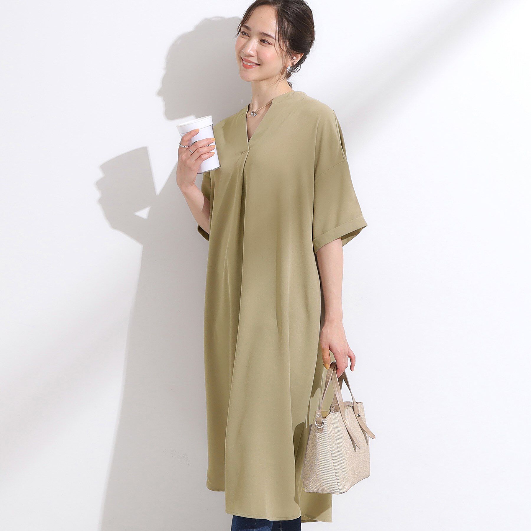 SHOO･LA･RUE「【S-LL/洗濯後しわになりにくい/体型カバー】後ろ姿もサマになる バックレースアップチュニック」|チュニック|カーキ(027)