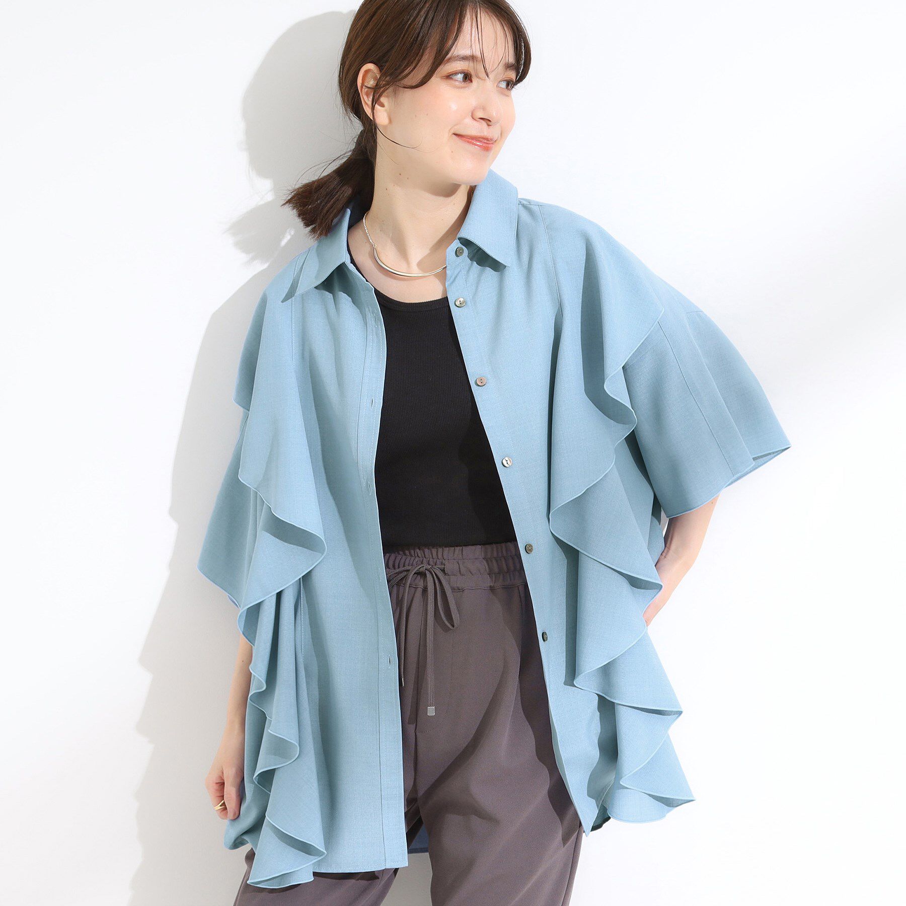 SHOO･LA･RUE「【洗える/S-LL】大きめのフリルが印象的 デザインブラウス」|チュニック|ブルー(091)