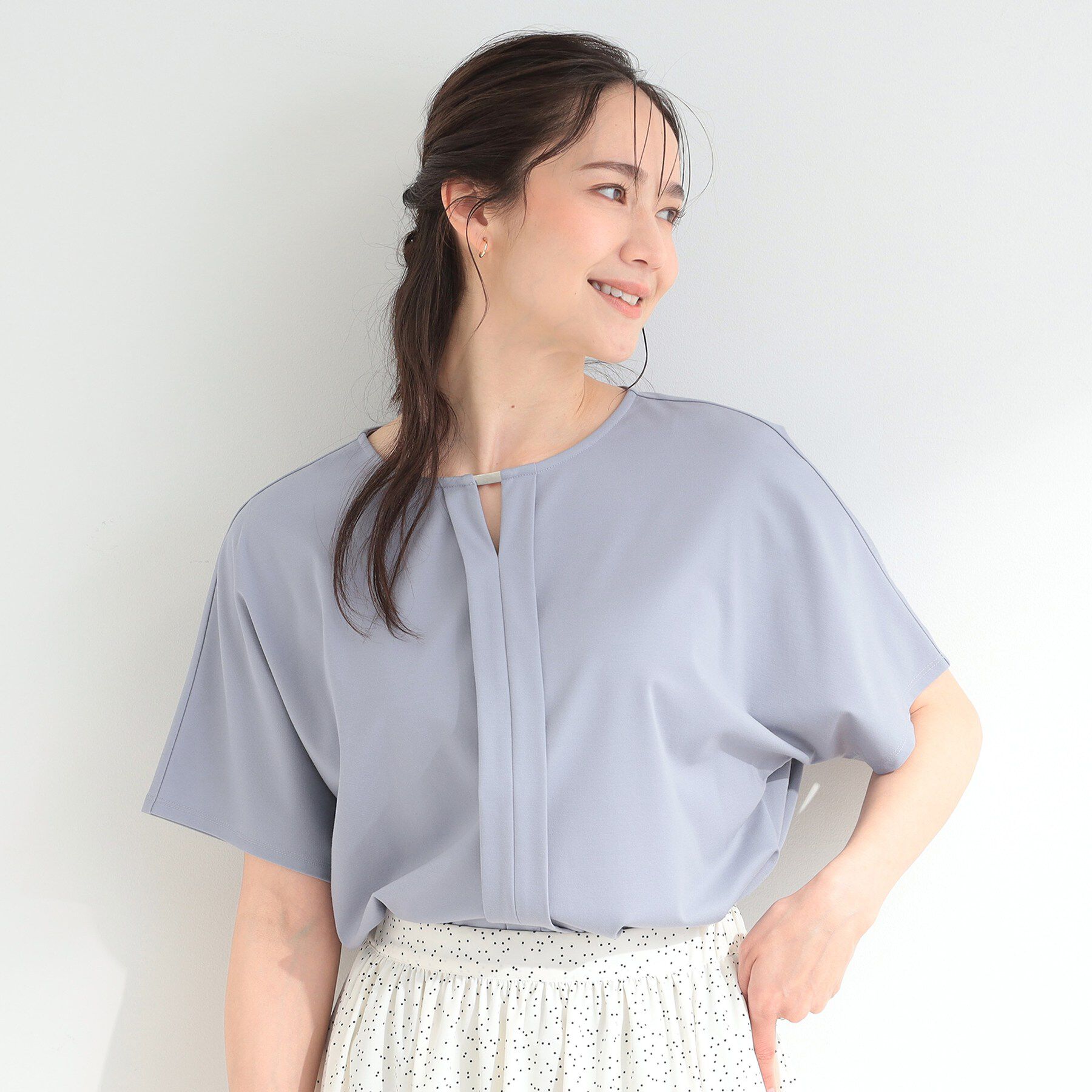 SHOO･LA･RUE「【ひんやり／UV／通勤】洗濯後しわになりにくい メタルポイントスキッパートップス」|シャツ・ブラウス|