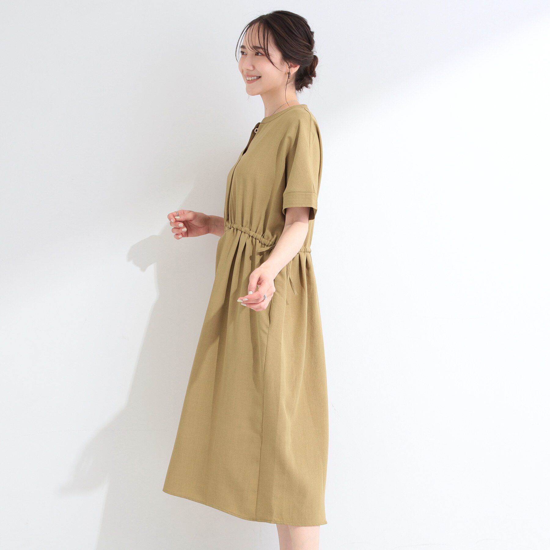 SHOO･LA･RUE「【洗濯機可/体型カバー】ウエストシャーリングで女性らしく 麻調スキッパーサイドリボンワンピース」|ワンピース|
